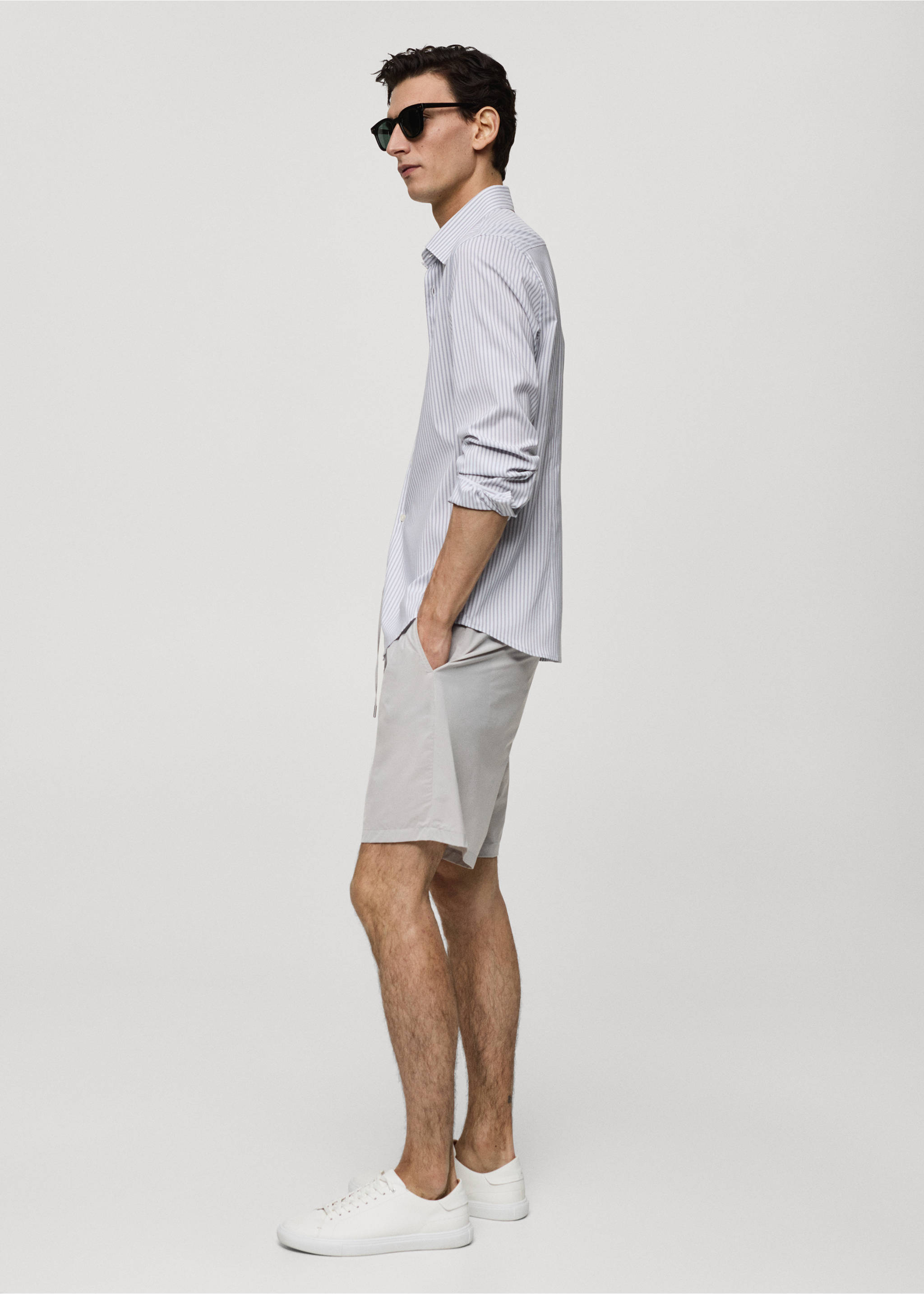 Stripete skjorte i stretchstoff, slim-fit - Artikkeldetalj 2, Mørk marineblå. Ref: 67069223-00.