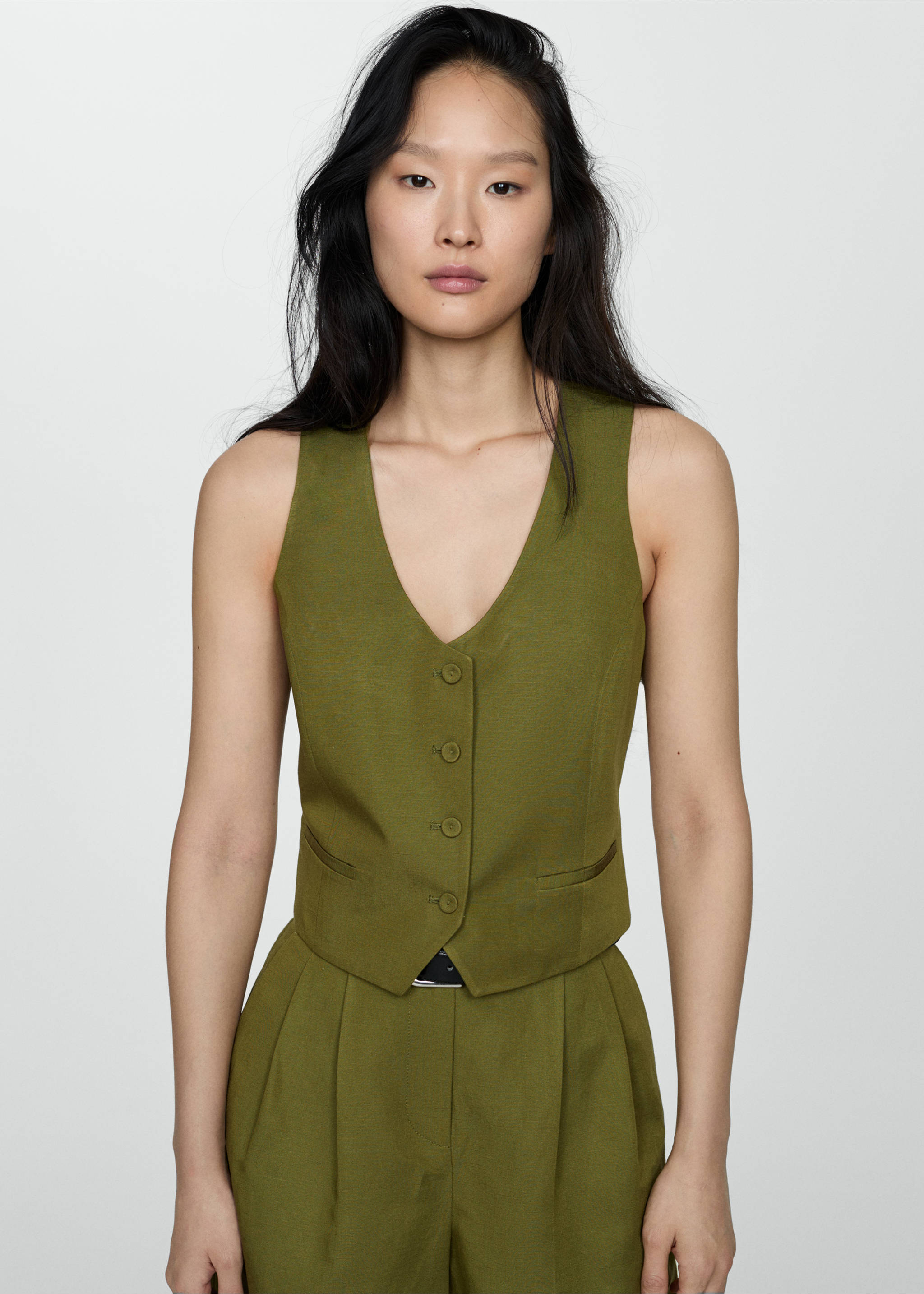 Linen waistcoat with buttons - Medium plane, Khaki. Ref: 67069229-00.