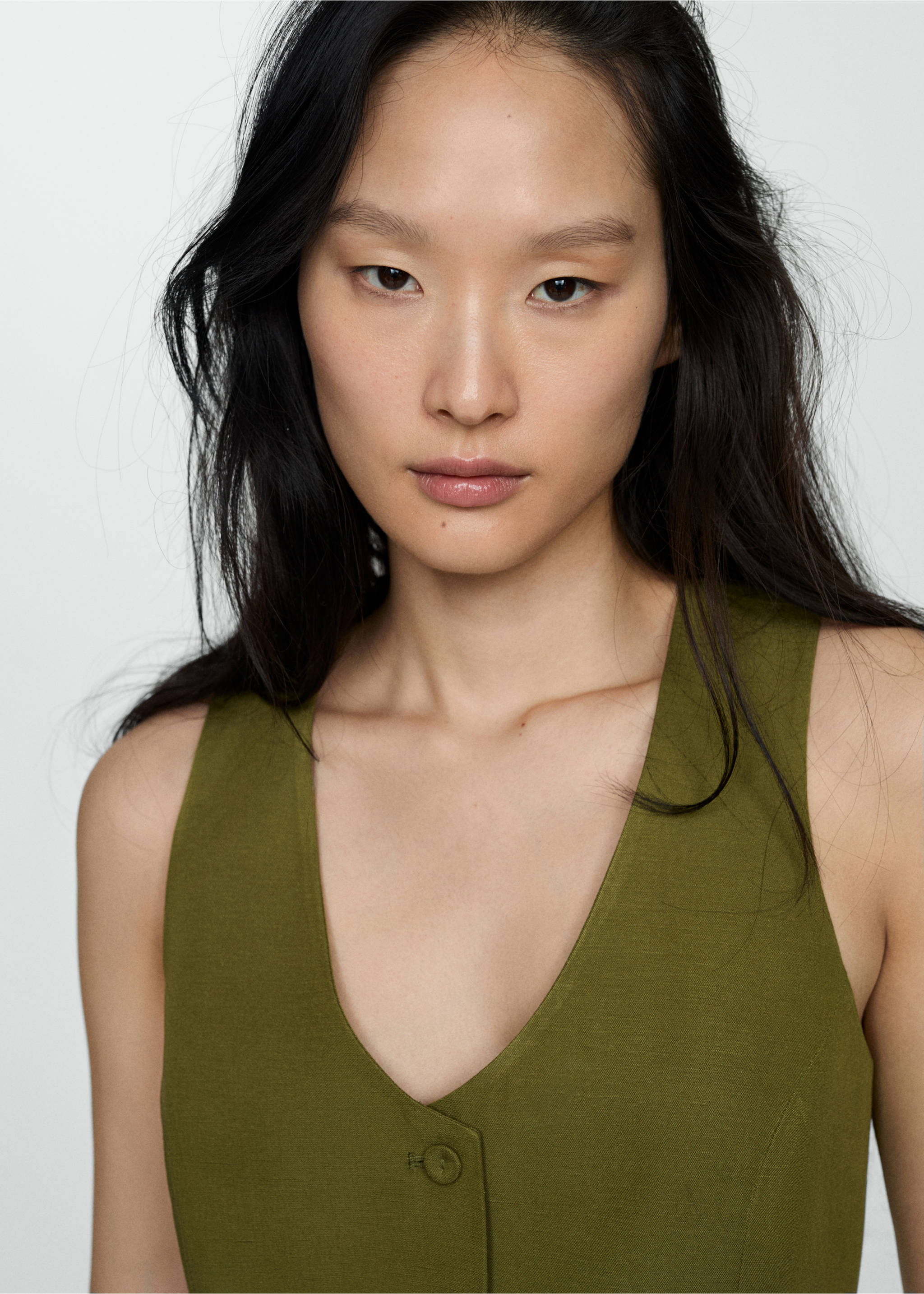 Linen waistcoat with buttons - Details of the article 1, Khaki. Ref: 67069229-00.