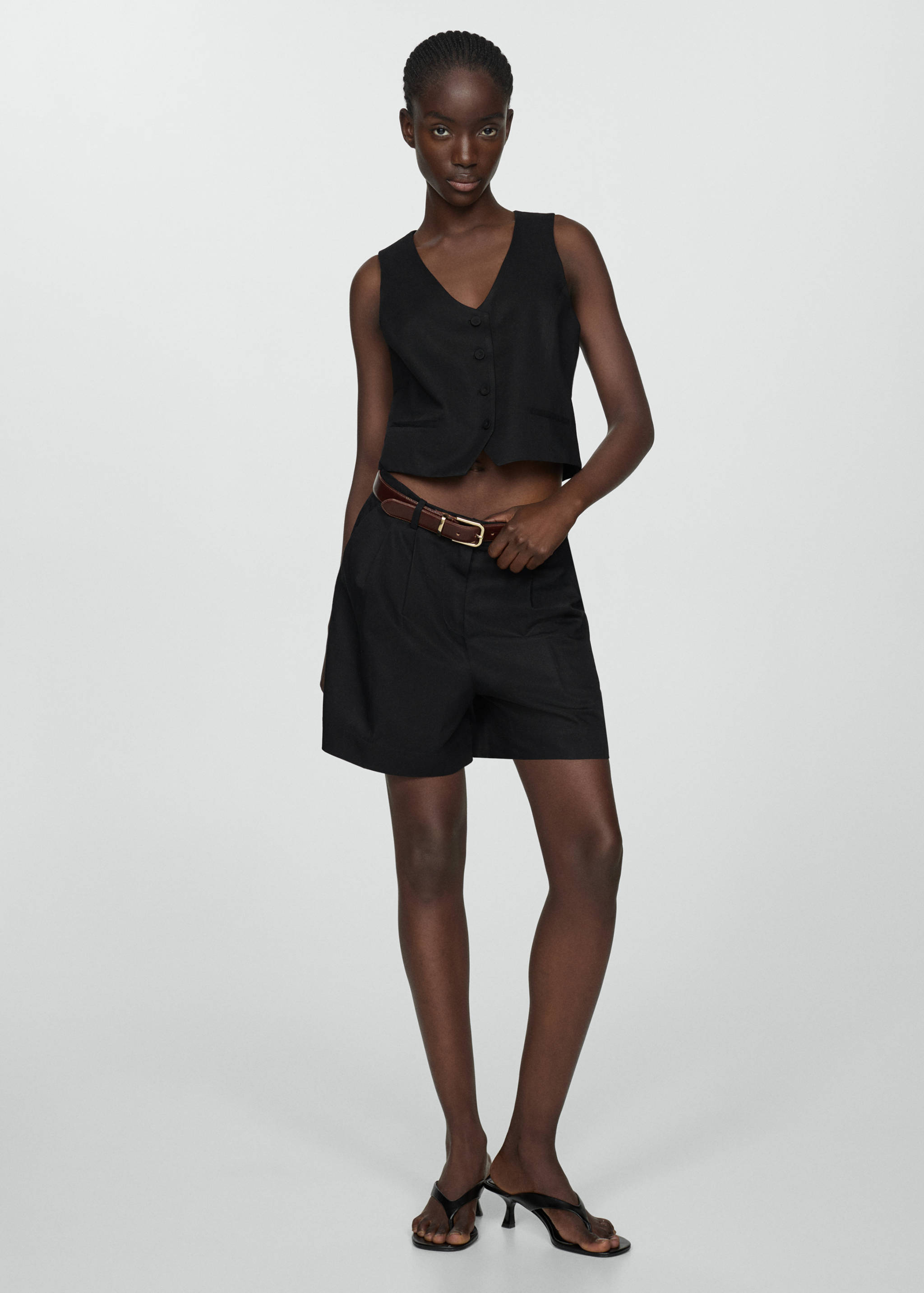 Linen waistcoat with buttons - General plane