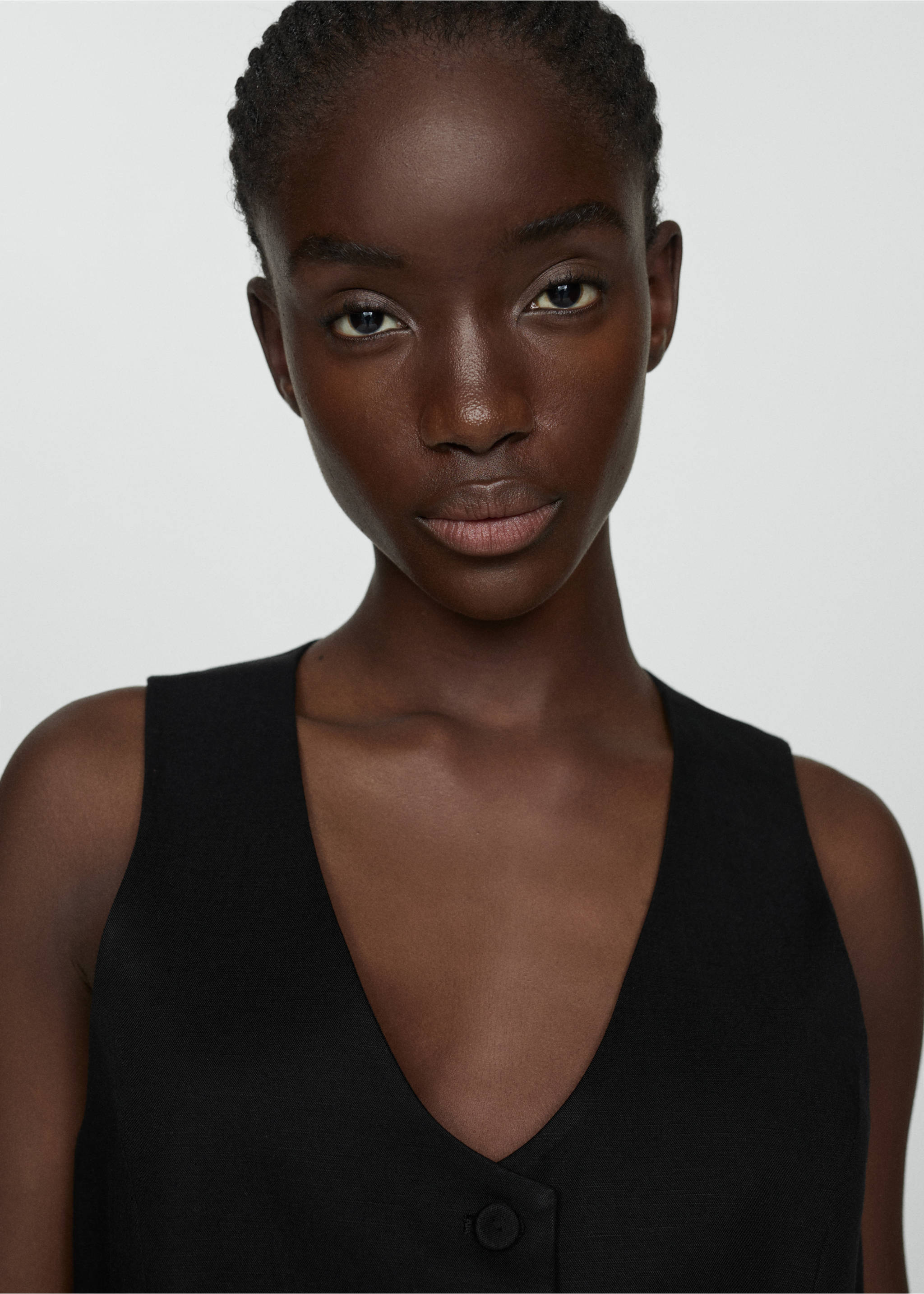 Linen waistcoat with buttons - Details of the article 1, Black. Ref: 67069229-00.