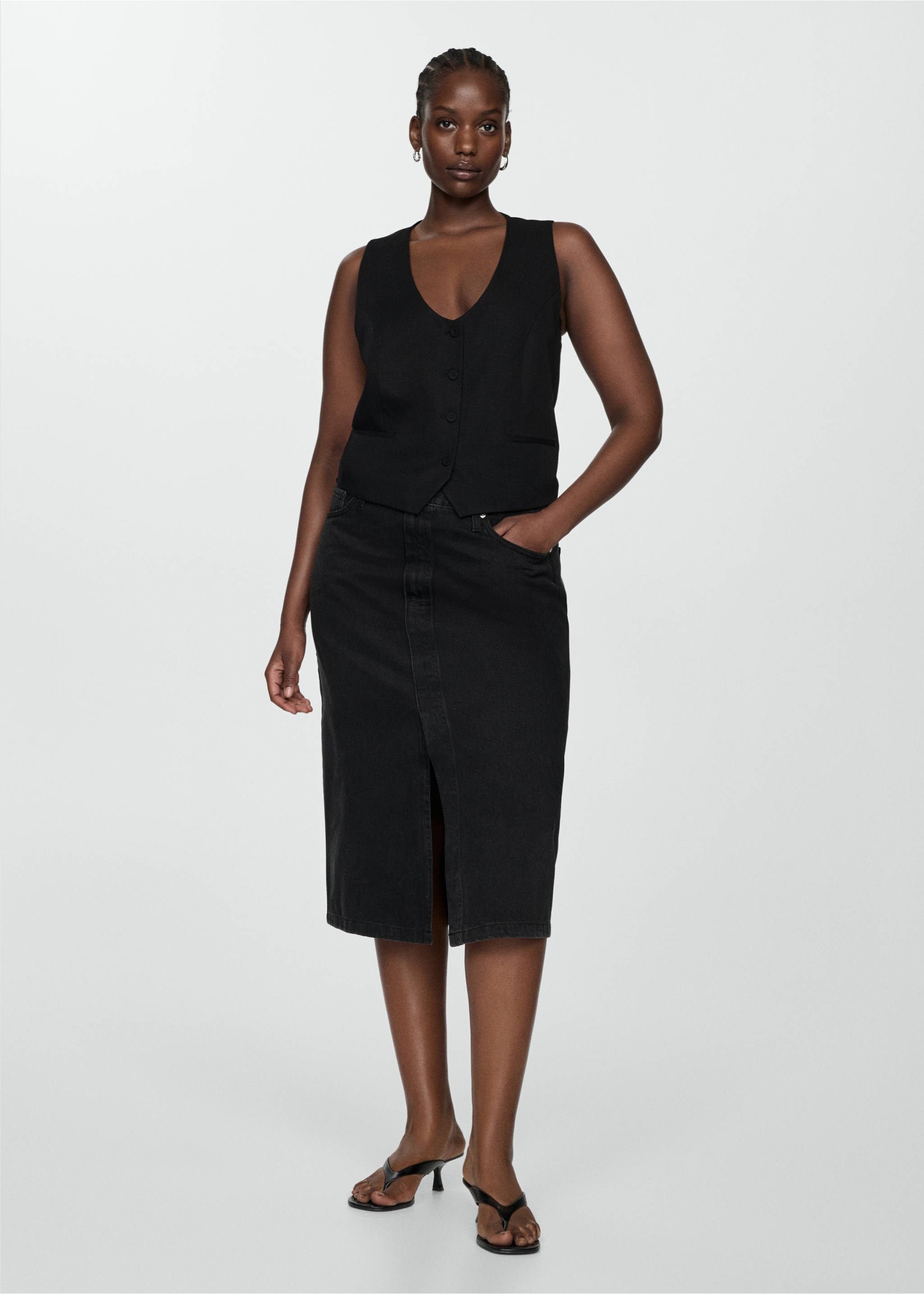 Linen waistcoat with buttons - Details of the article 3, Black. Ref: 67069229-00.