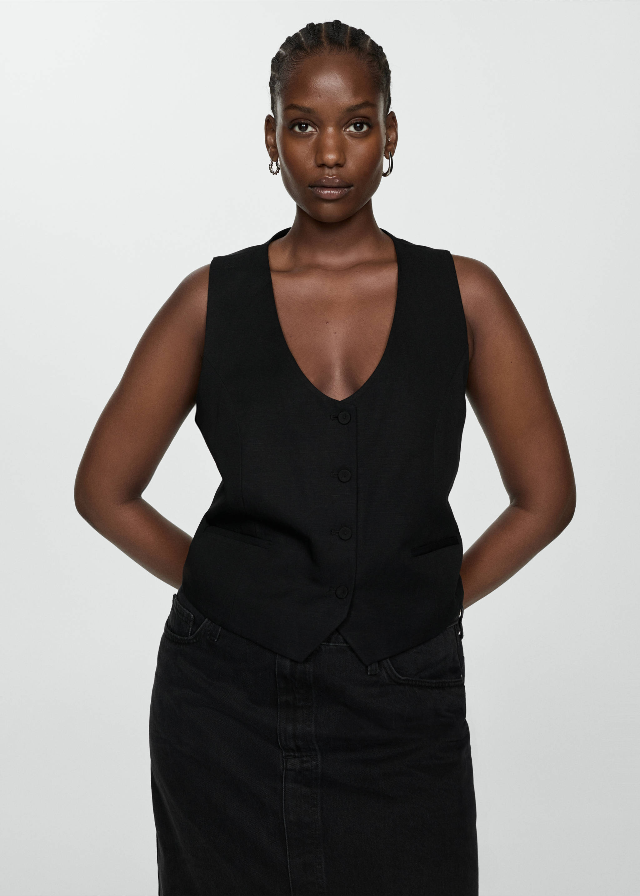 Linen waistcoat with buttons - Details of the article 5, Black. Ref: 67069229-00.