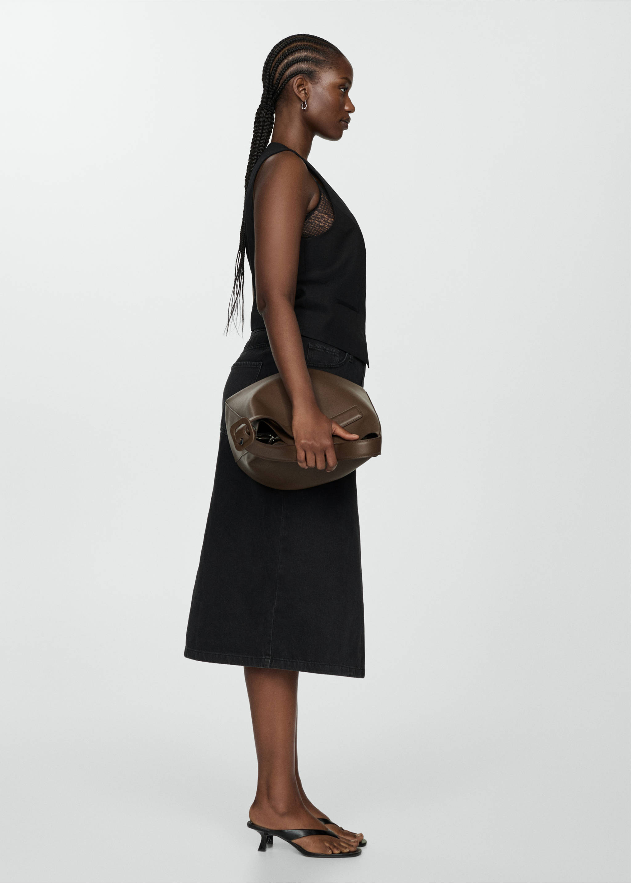 Linen waistcoat with buttons - Details of the article 4, Black. Ref: 67069229-00.