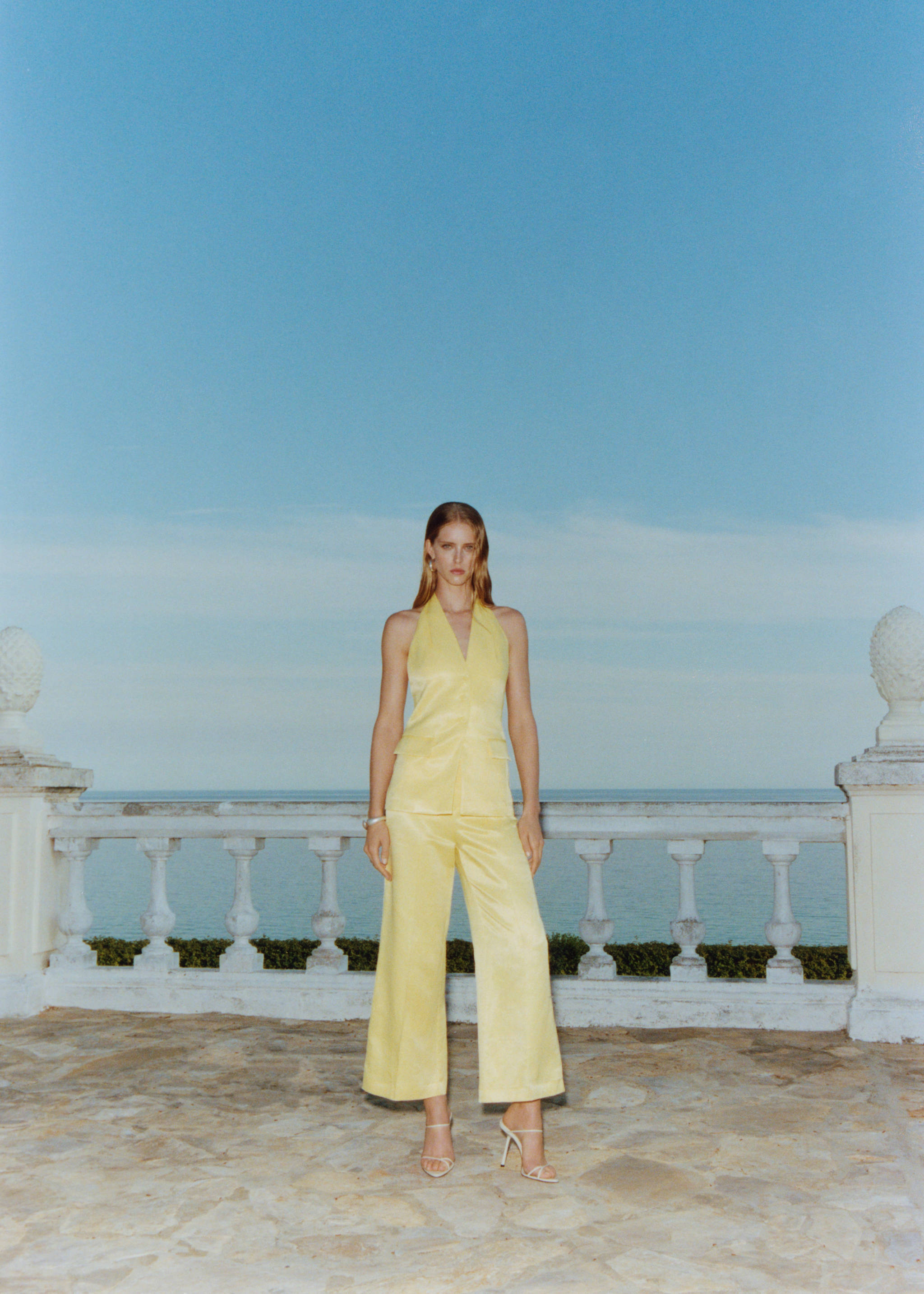 Flared pants with pleated detail - Details of the article 9