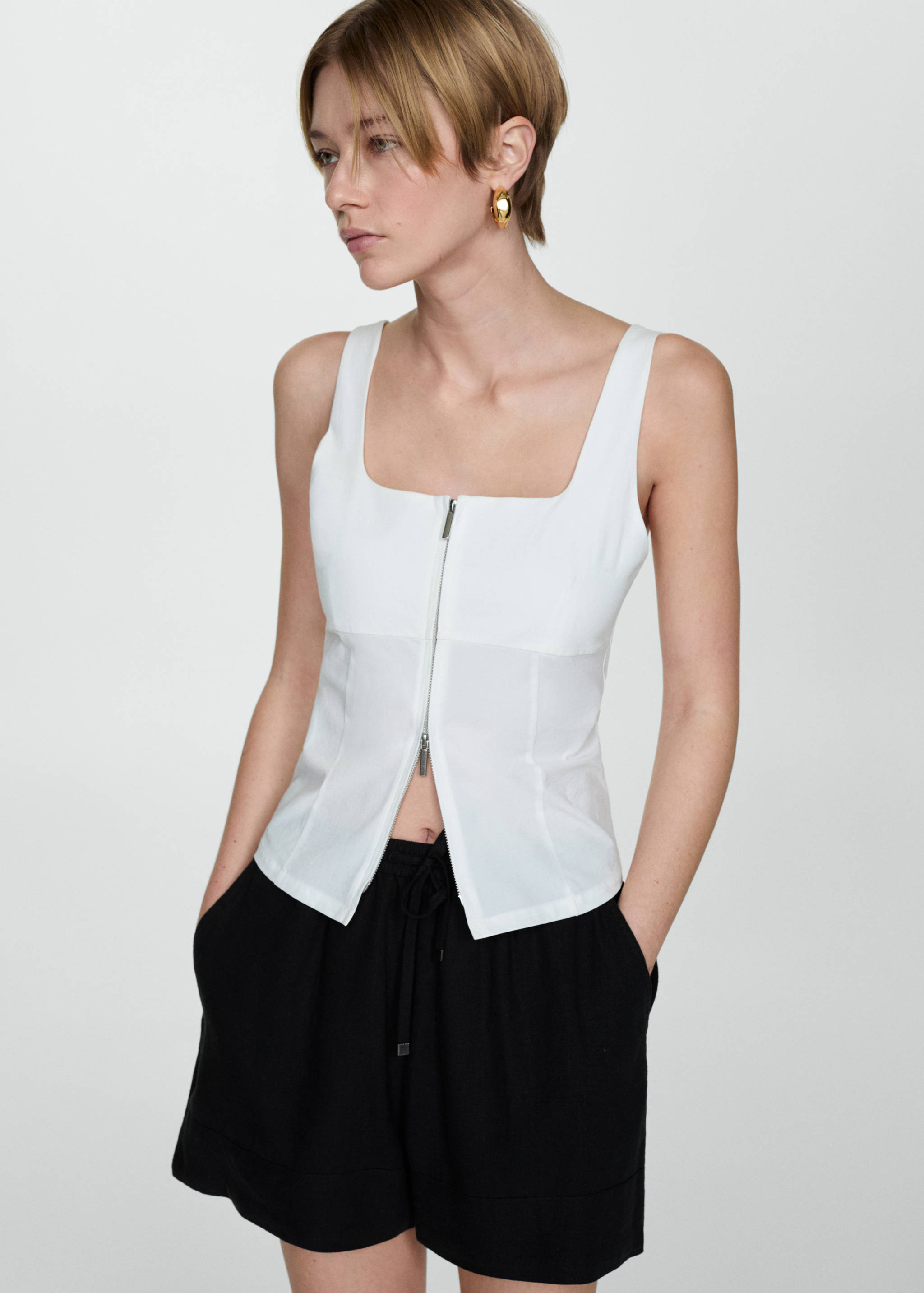 Fließende Shorts mit Schleife - Rückseite des Artikels