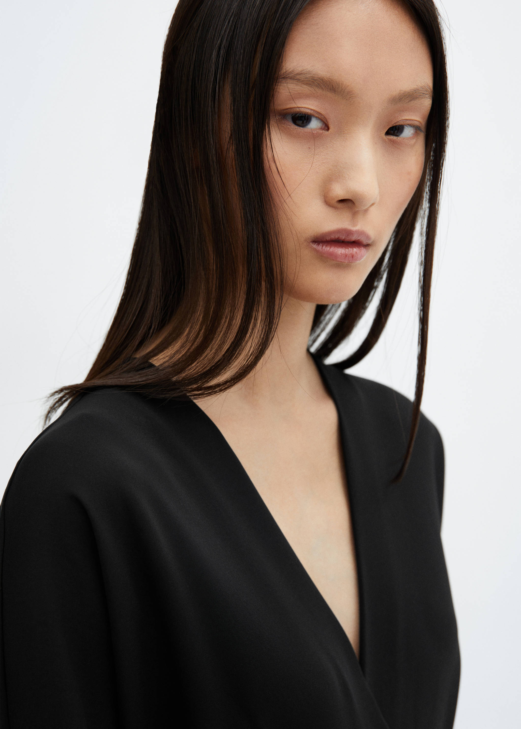 Átlapolt kivágású ruha nyílásokkal - A termék adatai 6