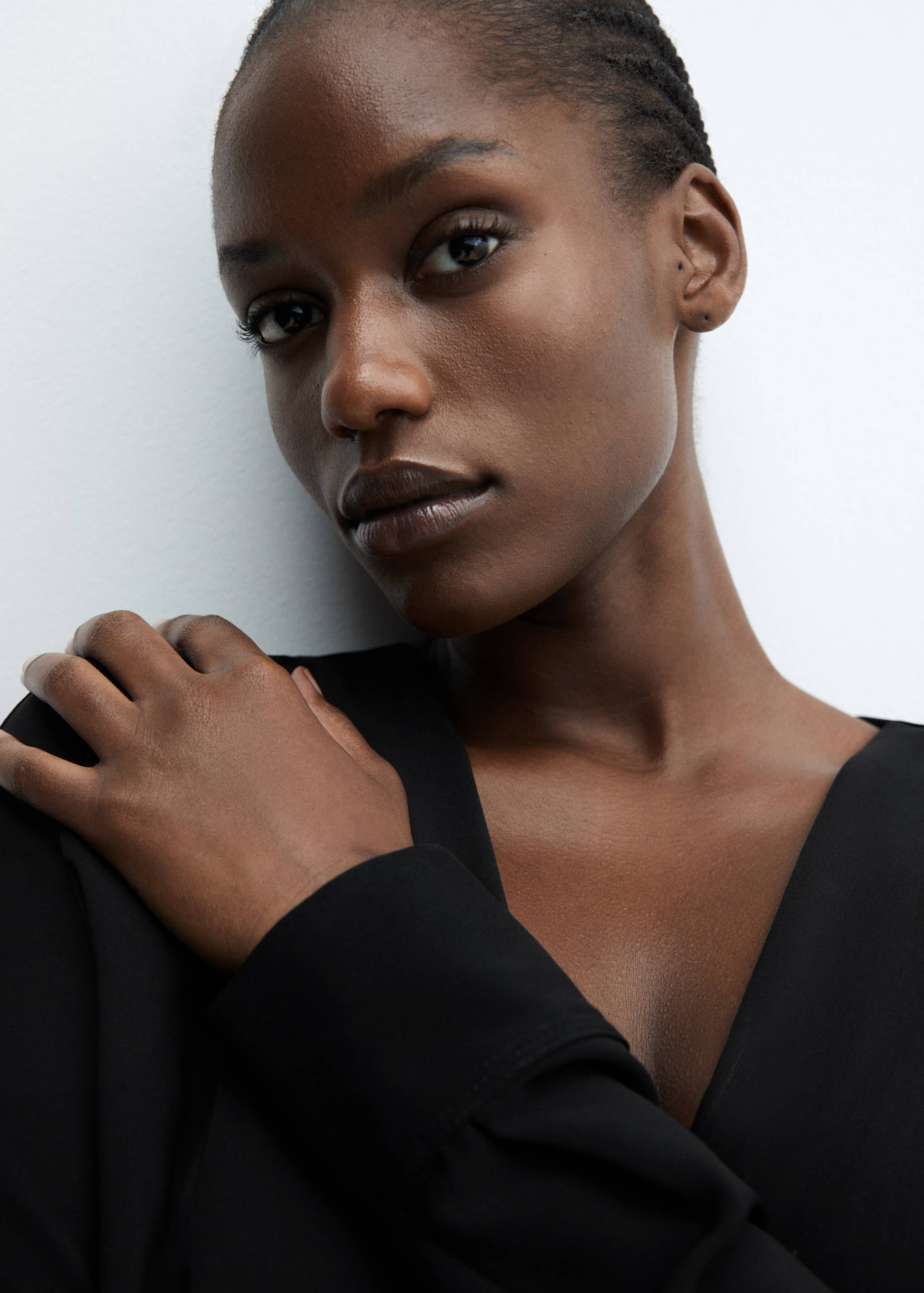 Átlapolt kivágású ruha nyílásokkal - A termék adatai 4