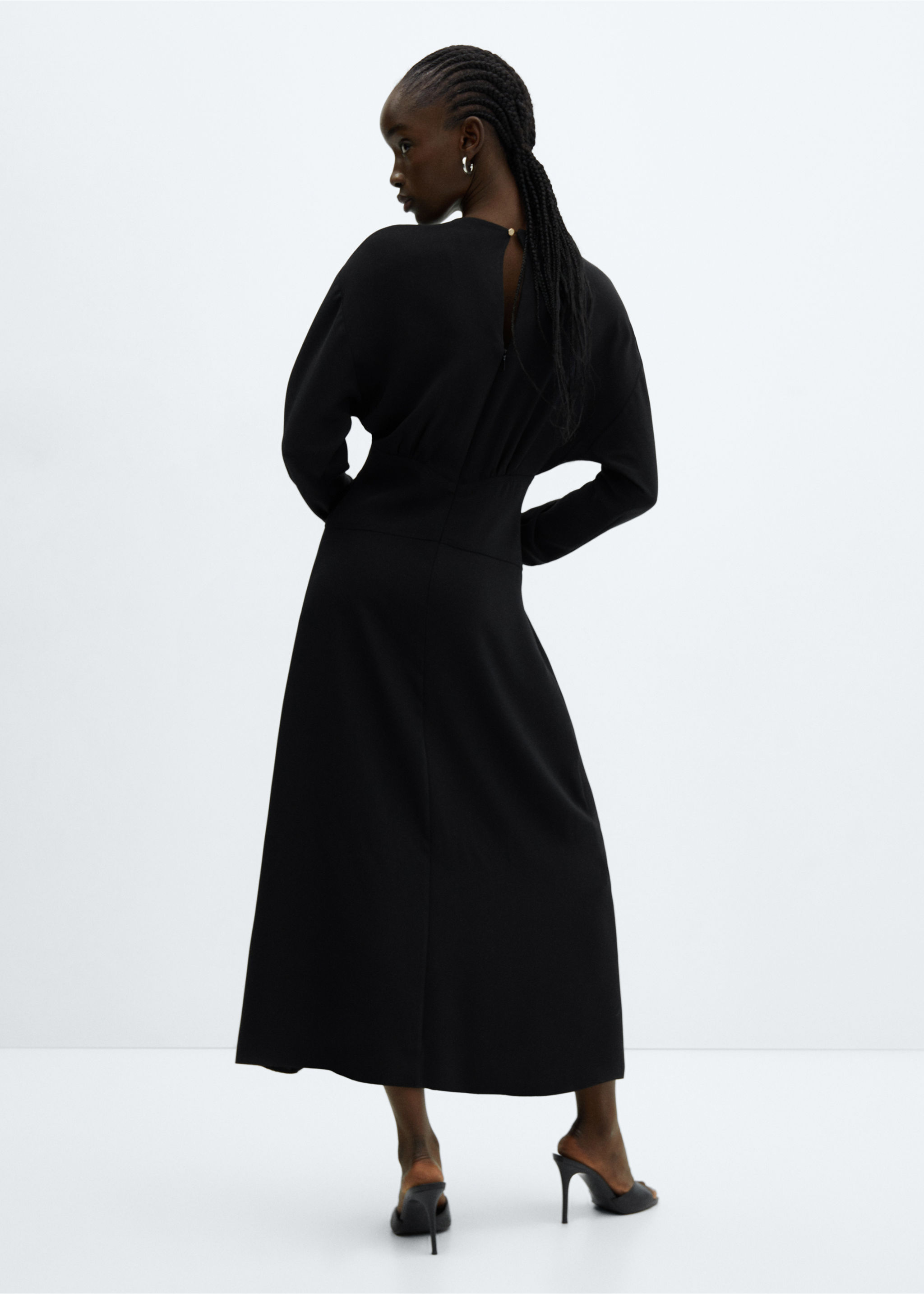 Cross-neckline slit dress - Reverse of the article