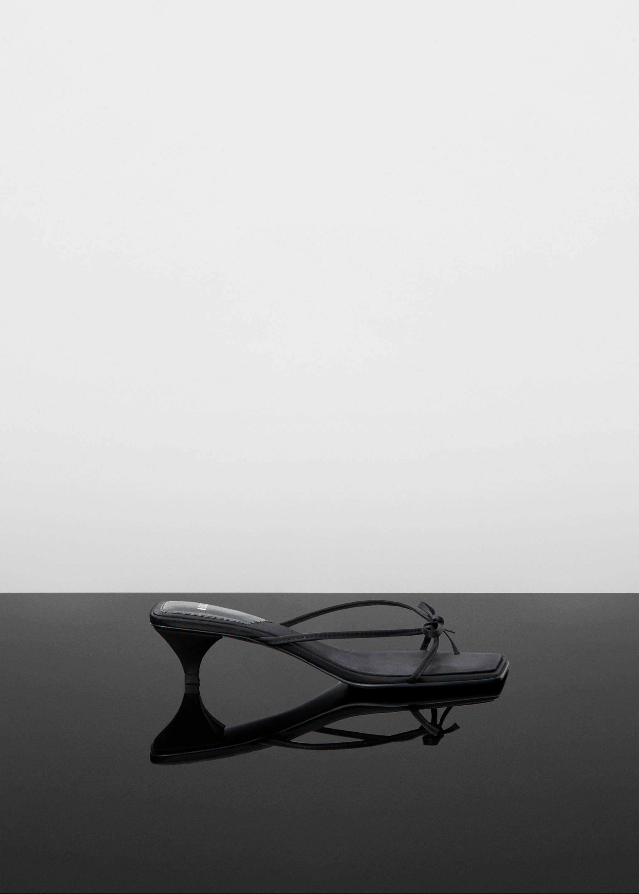 Bow heel sandals - Article without model