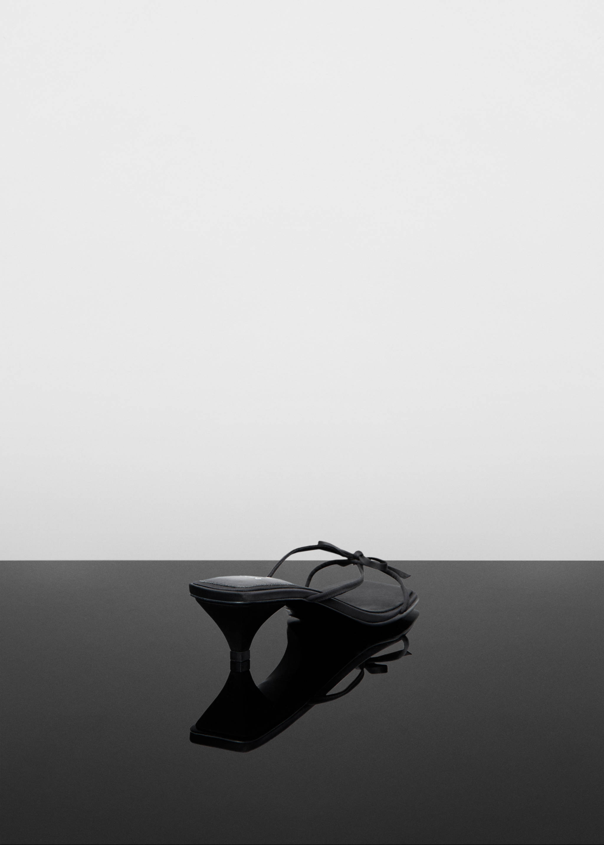 Bow heel sandals - Details of the article 1