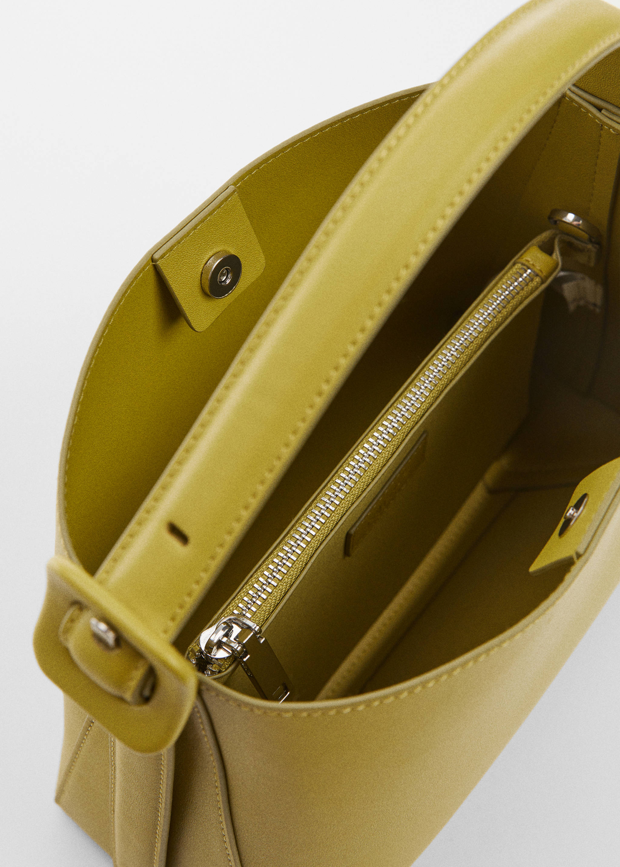 Shopper bag with buckle - Details of the article 1