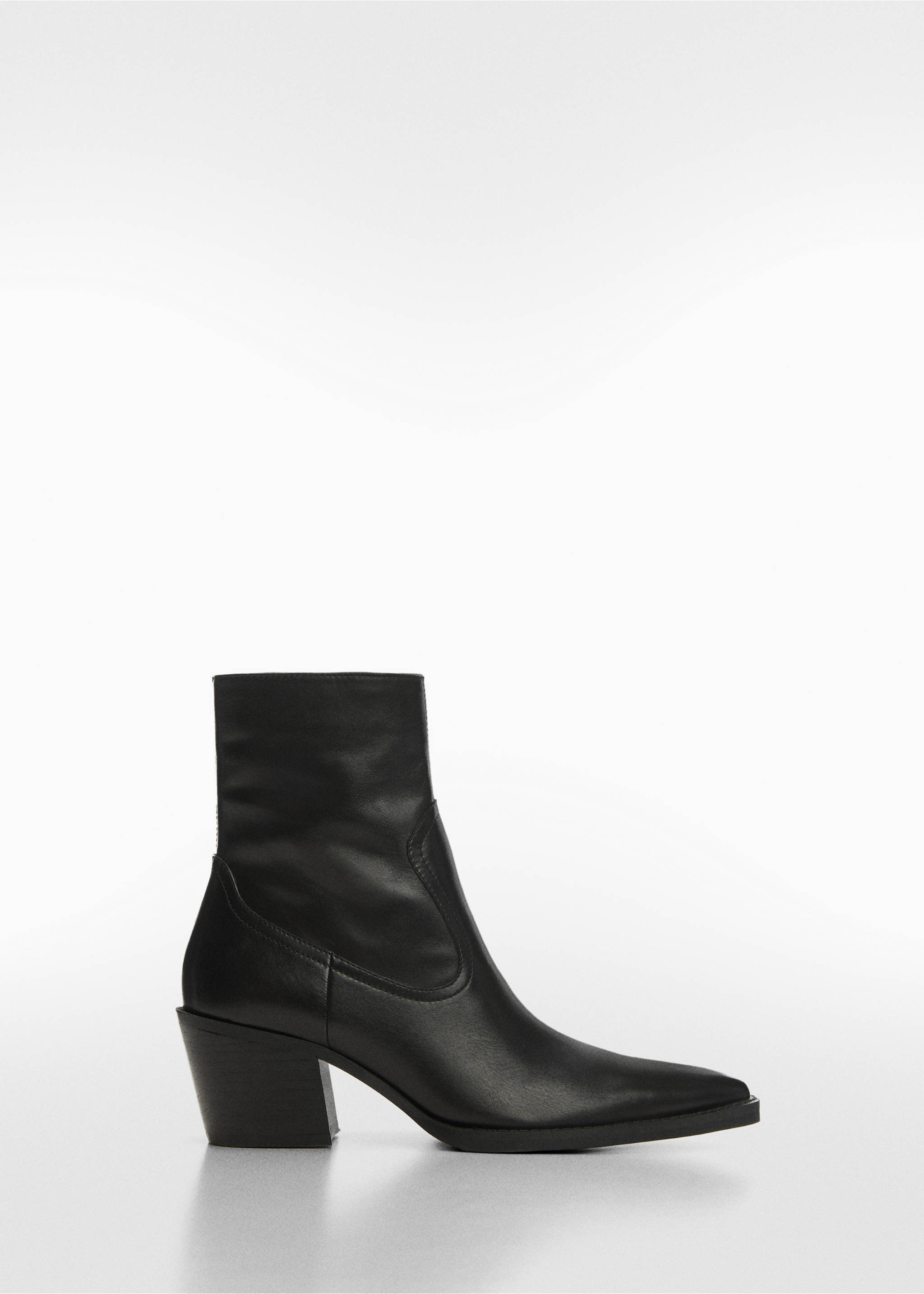 Leather pointed ankle boots - Article without model, Black. Ref: 67070444-00.