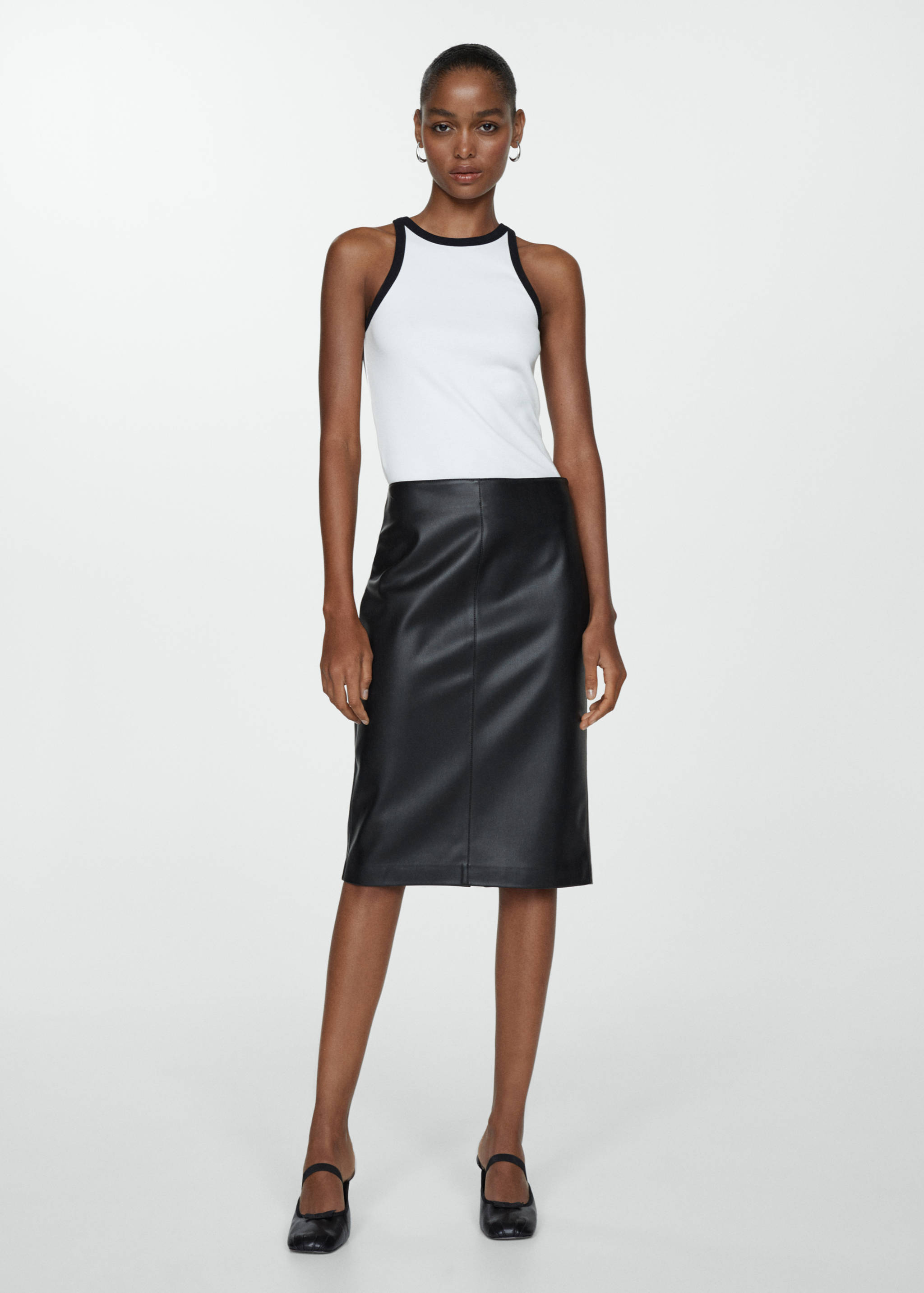 Falda lápiz efecto piel - Plano general