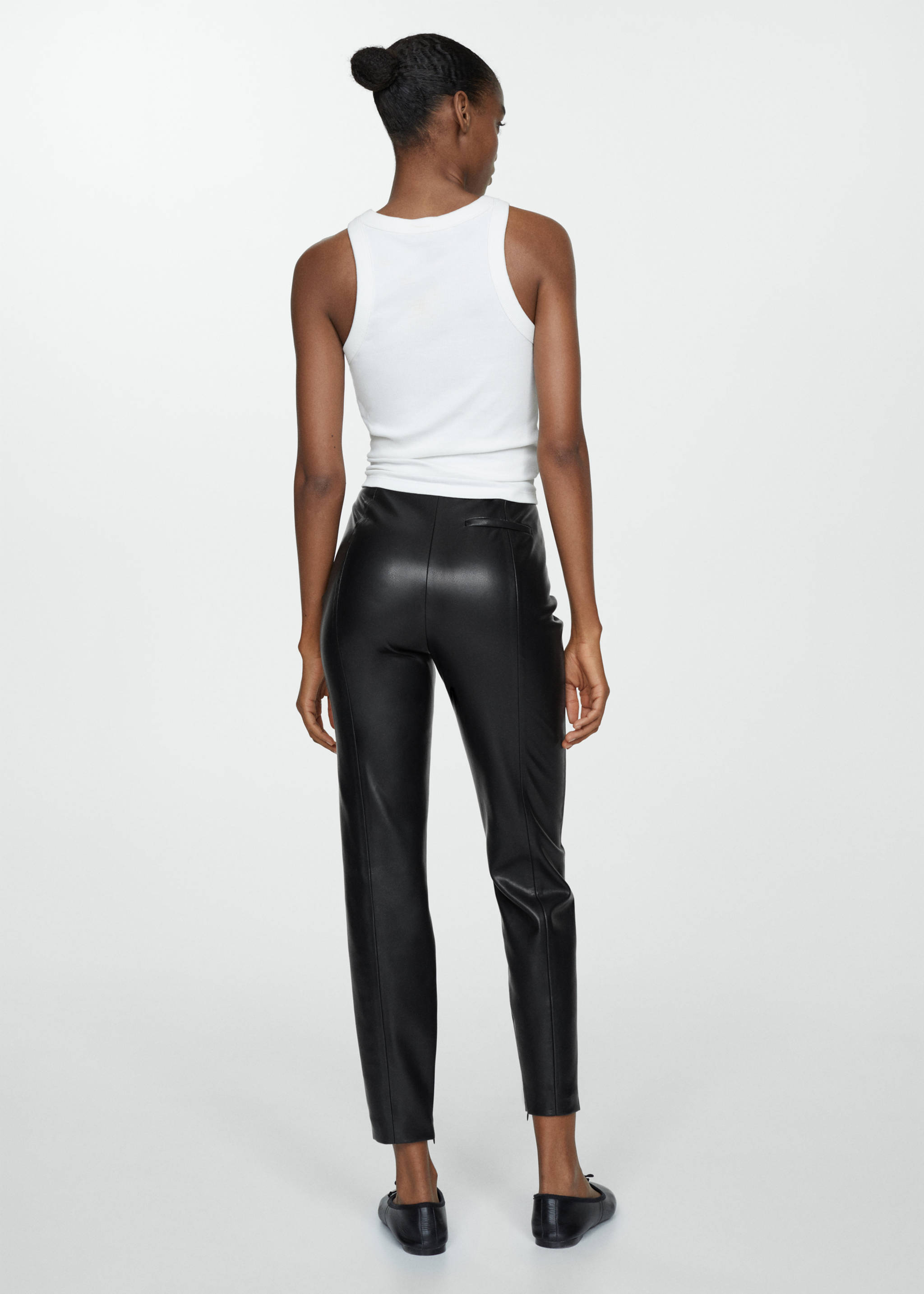 Leggings mit Leder-Effekt und Schlitzen - Rückseite des Artikels