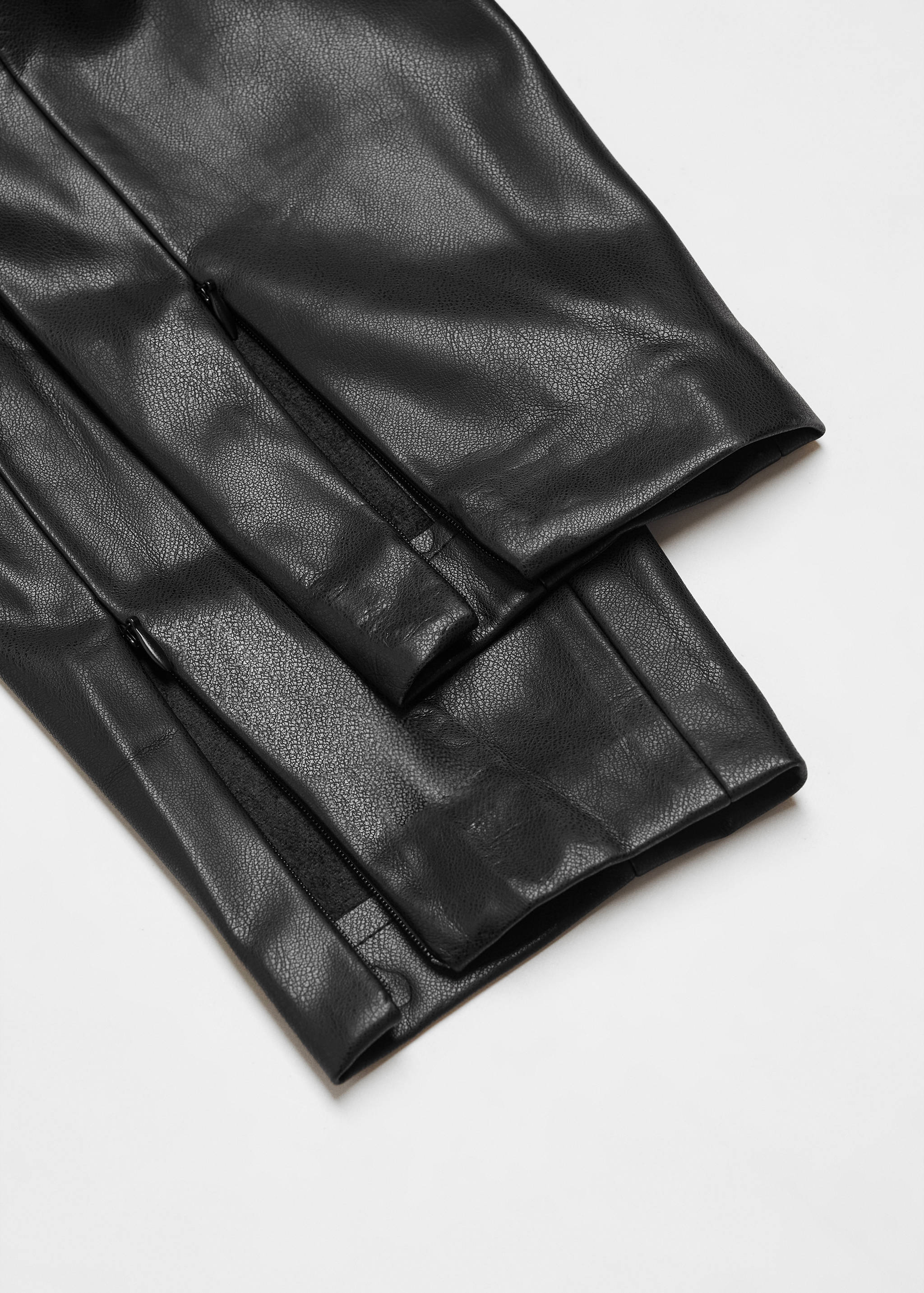Leggings mit Leder-Effekt und Schlitzen - Detail des Artikels 8