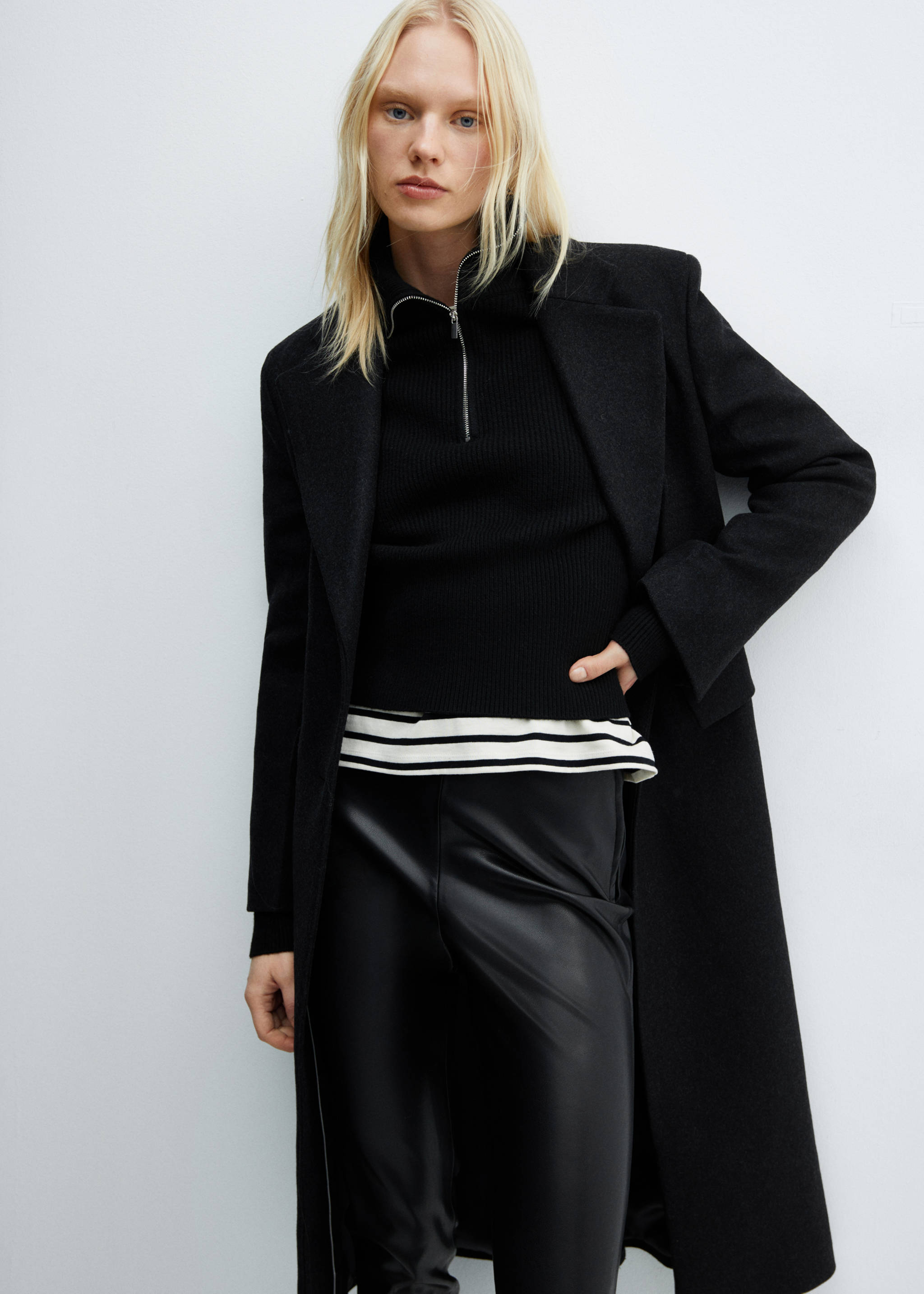 Leggings mit Leder-Effekt und Schlitzen - Detail des Artikels 1