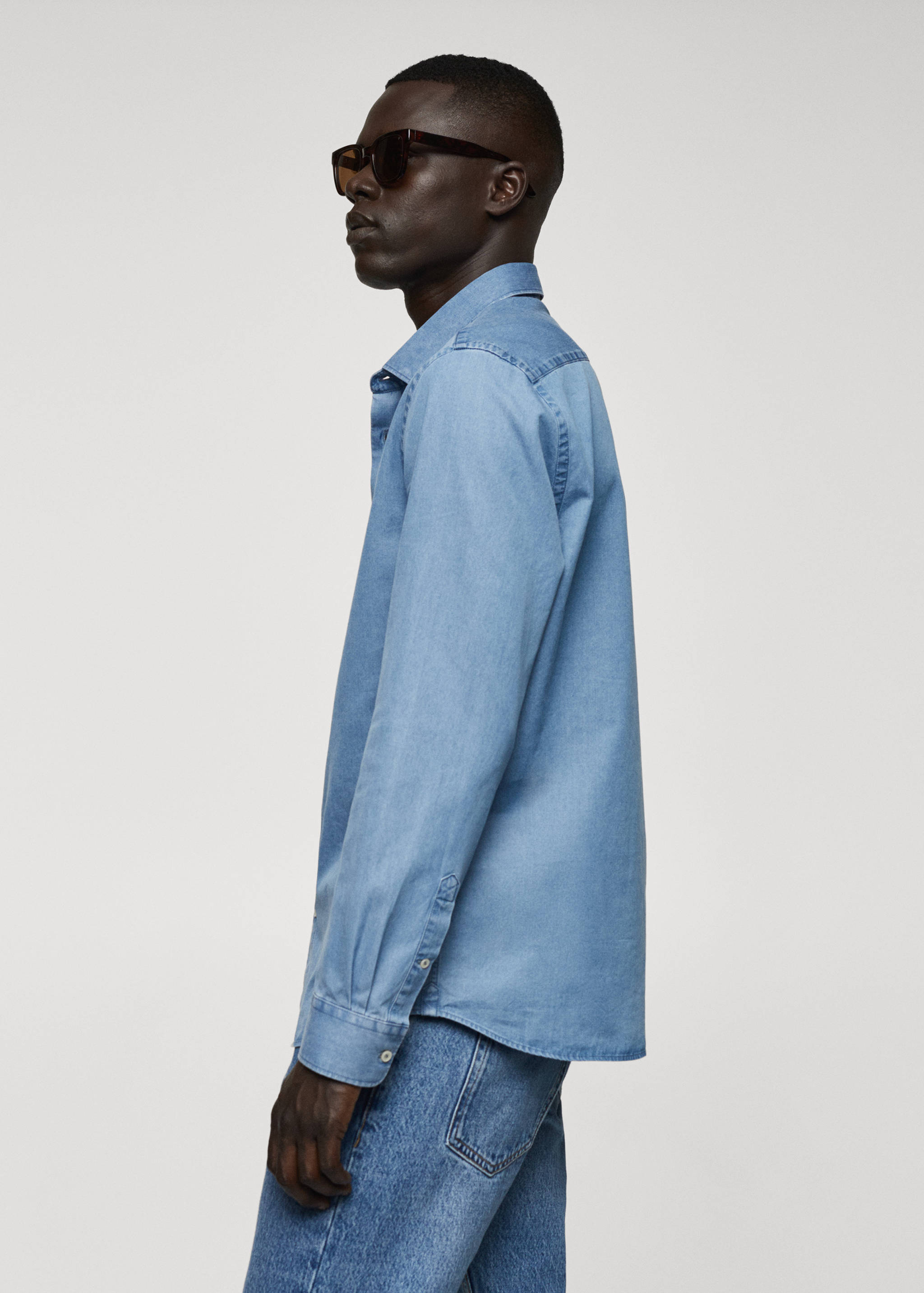 Regular-fit cotton chambray shirt - Details of the article 2