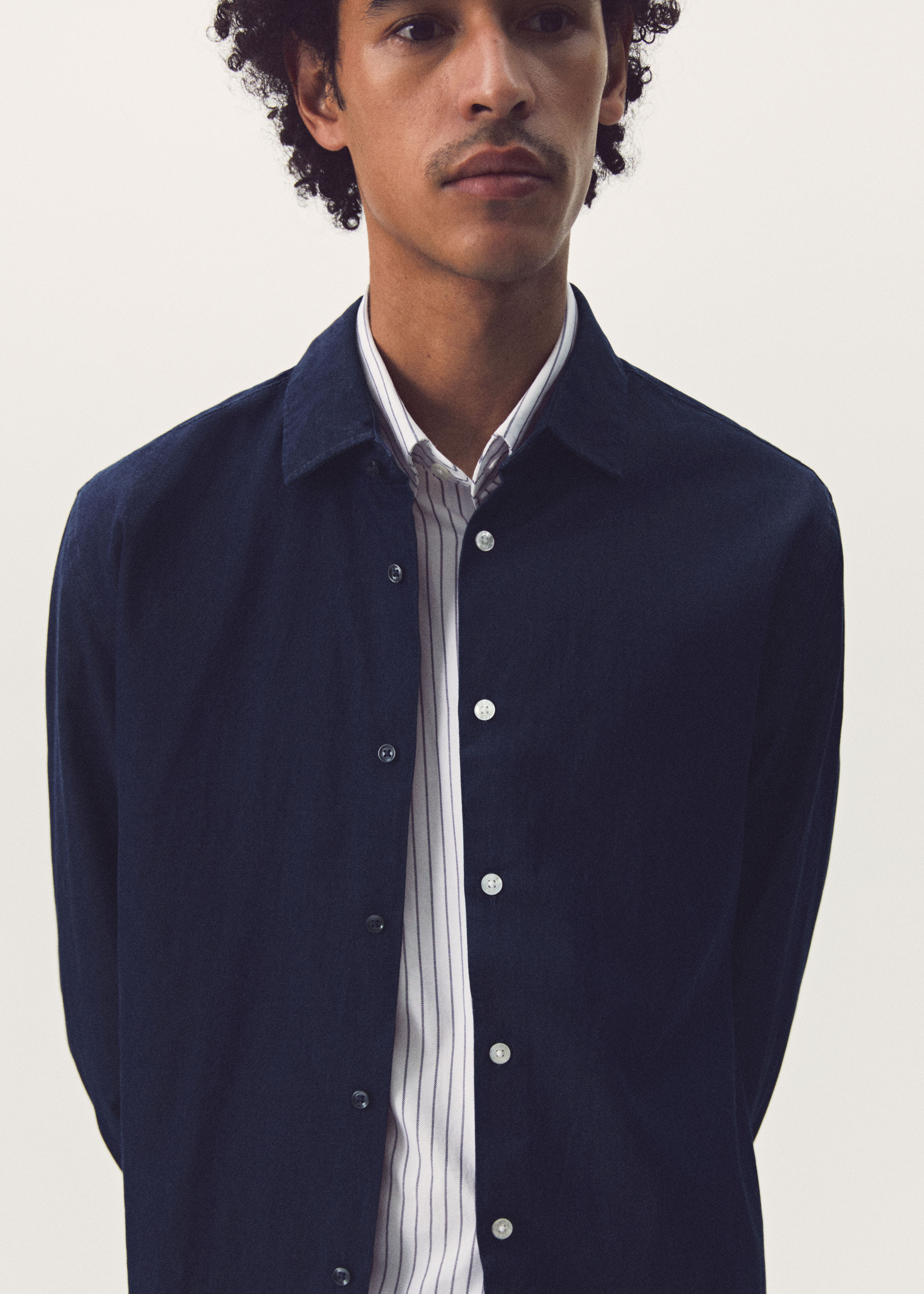 Regular-fit cotton chambray shirt - Details of the article 5