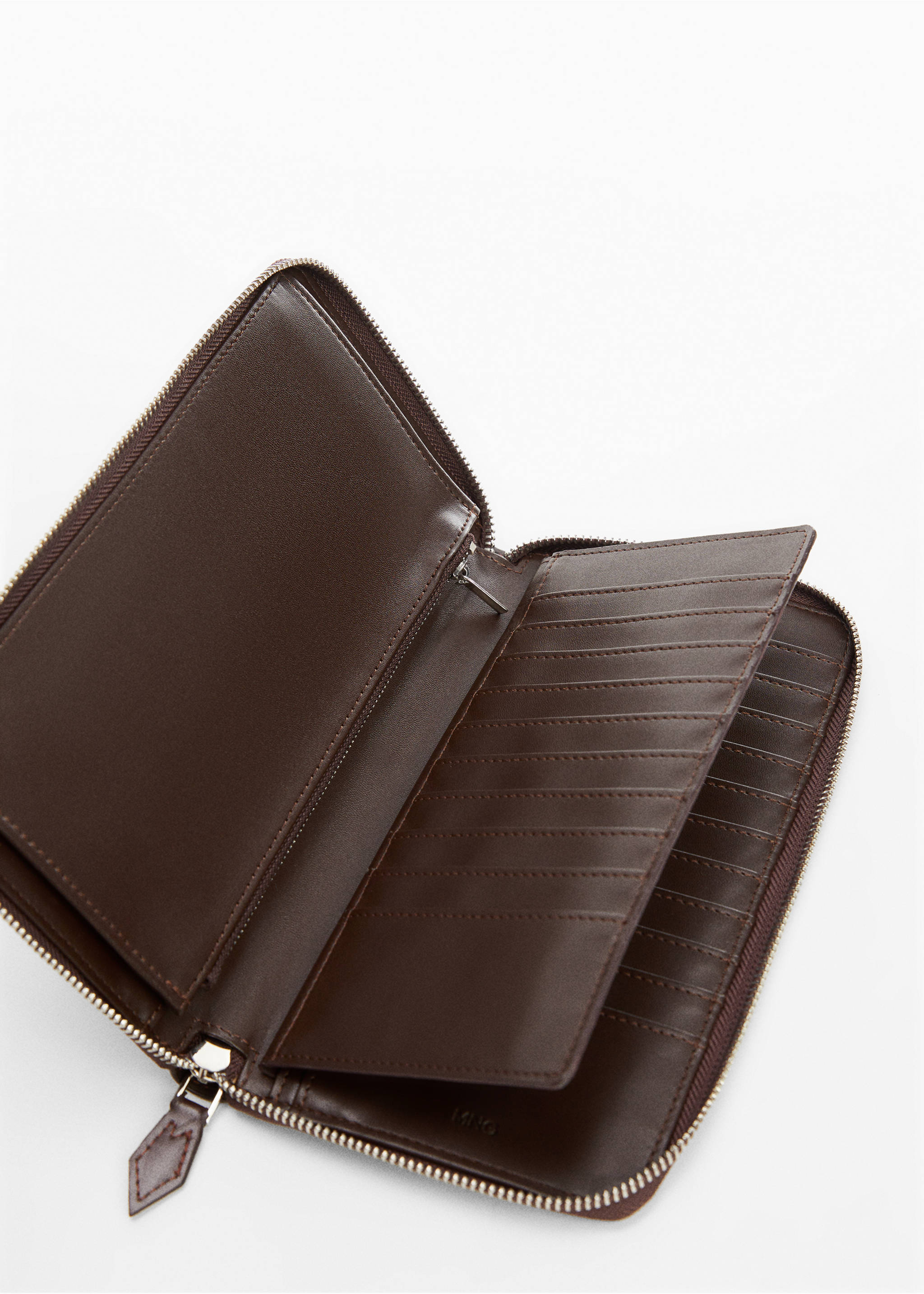 Anti-contactless card holder wallet - Details of the article 1, Chocolate. Ref: 67070636-00.