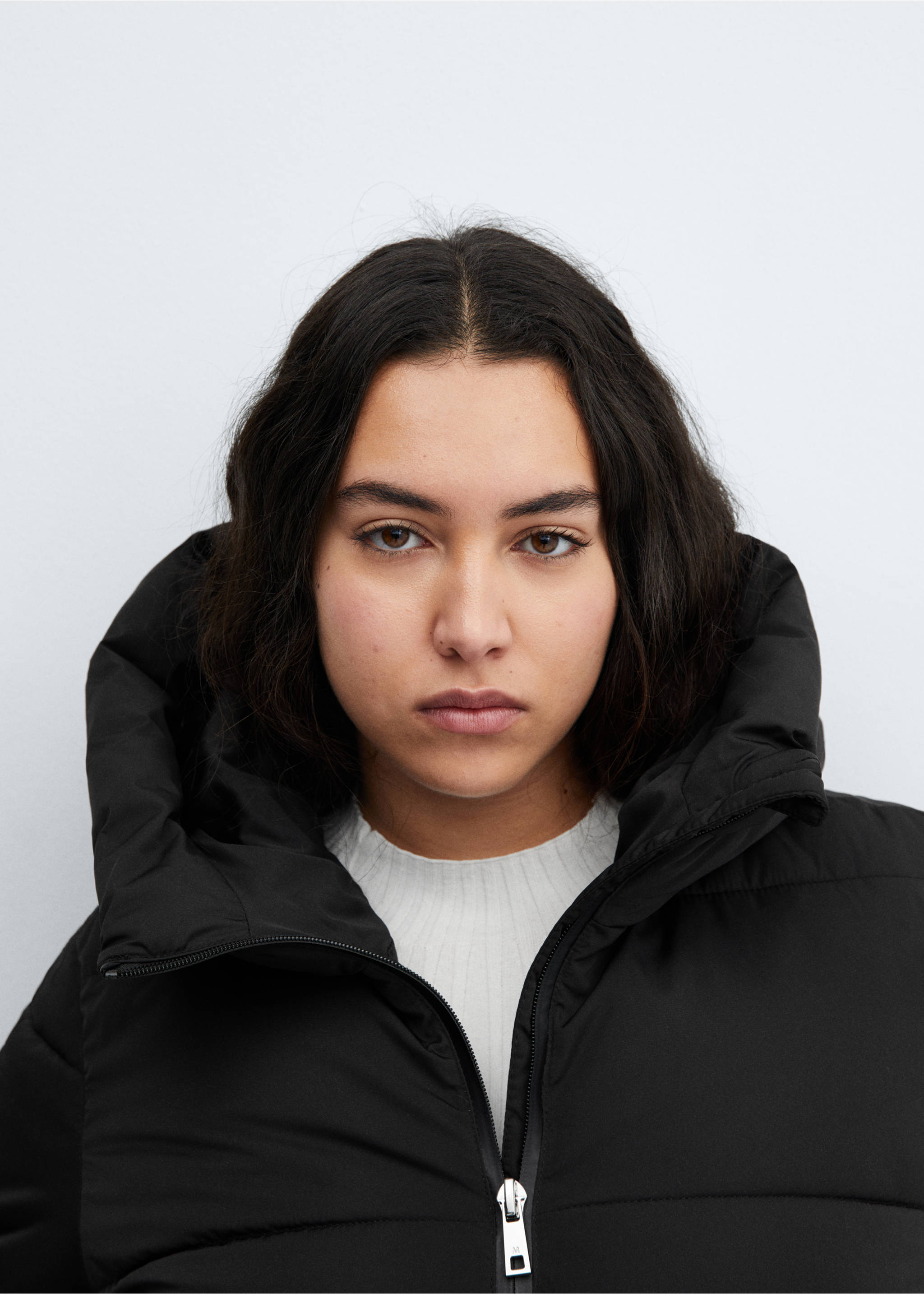 Hood puffer coat - Details of the article 4, Black. Ref: 67070640-00.