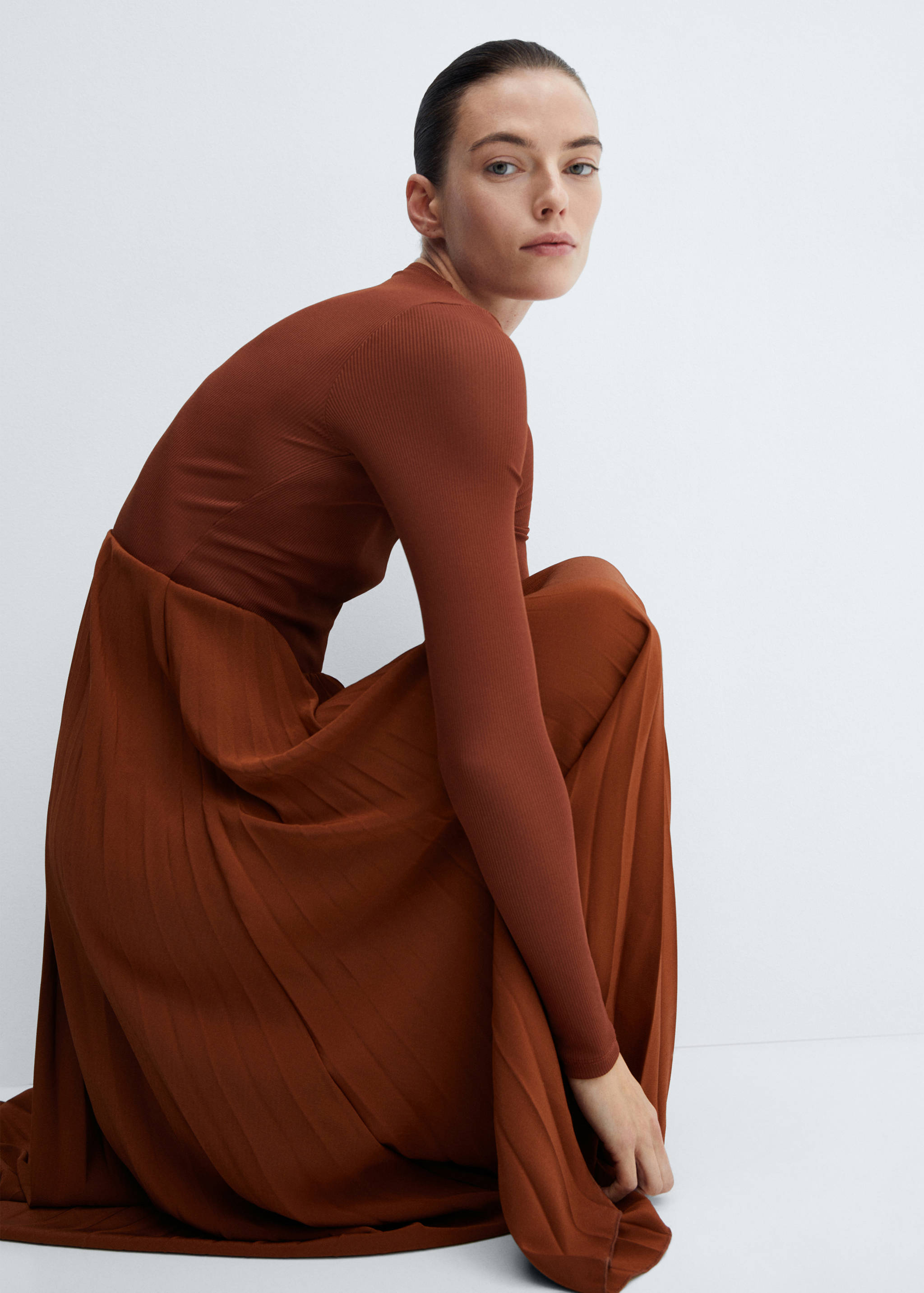 Pleated hem dress - Details of the article 2