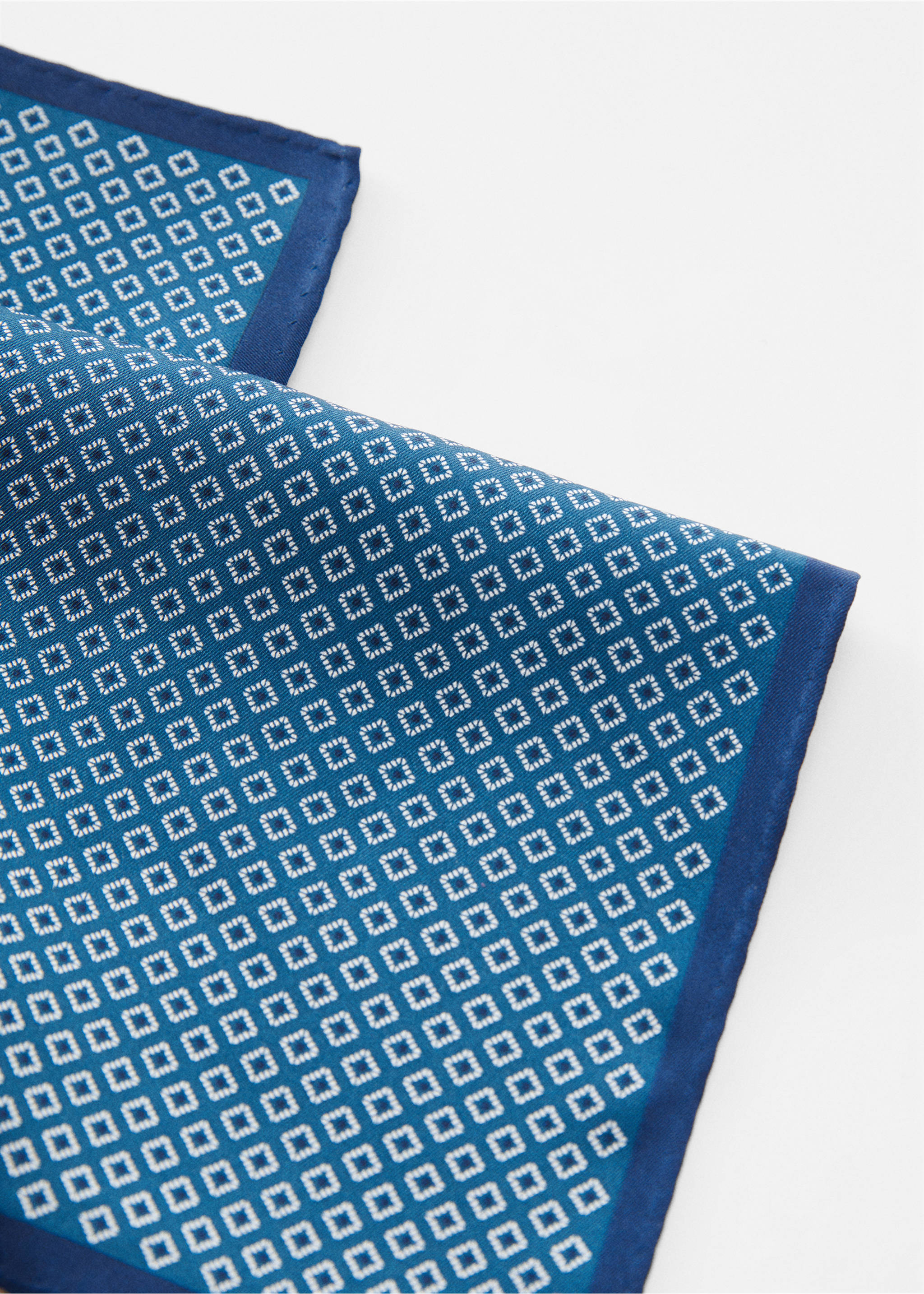 Printed mulberry silk scarf - Details of the article 1, Navy. Ref: 67070669-00.