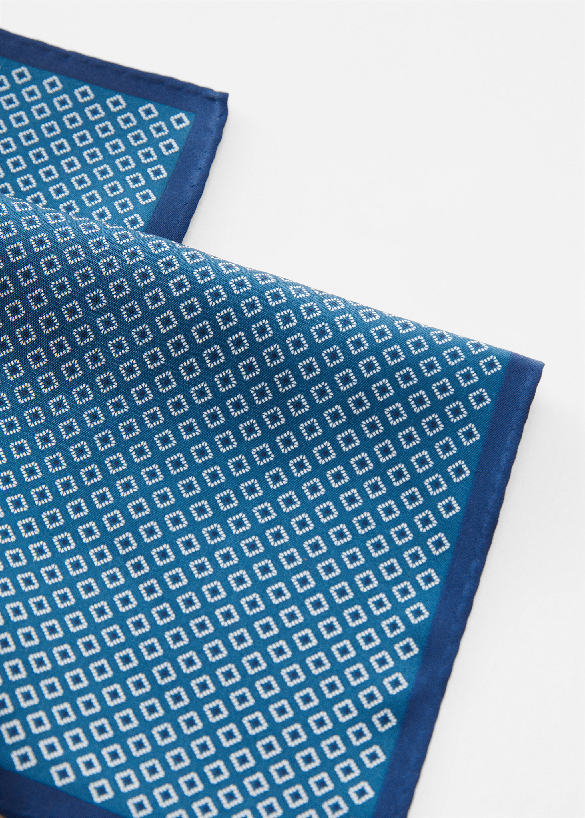 Printed mulberry silk scarf - Details of the article 1