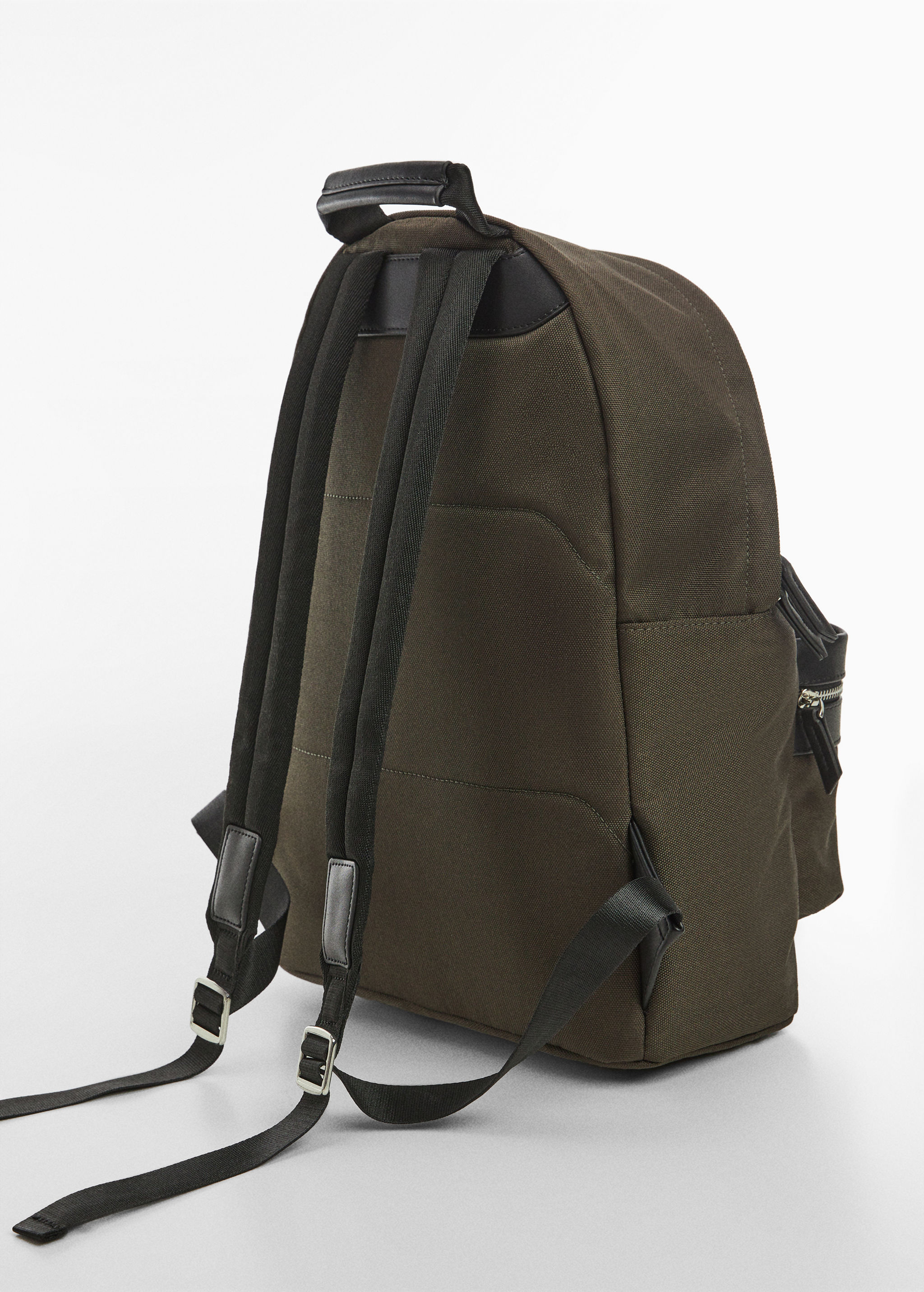 Rucksack mit Details in Leder-Optik - Mittlere Ansicht