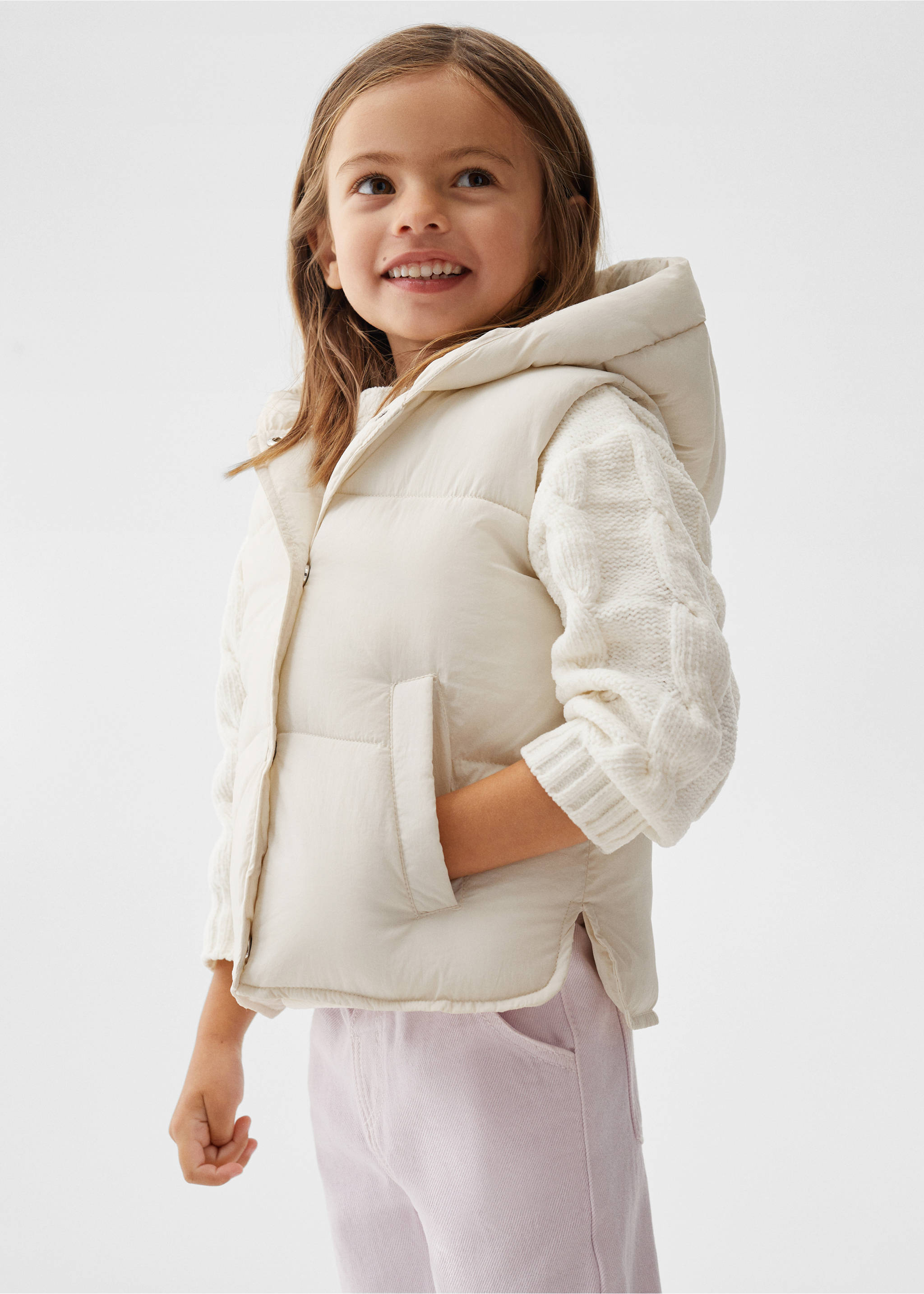 Quilted gilet with hood - Medium plane, Ecru. Ref: 67071010-00.