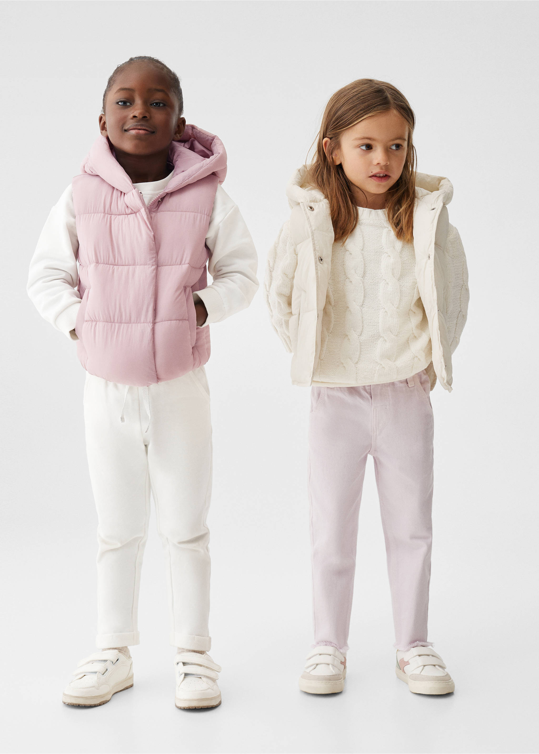 Quilted gilet with hood - Details of the article 2, Ecru. Ref: 67071010-00.