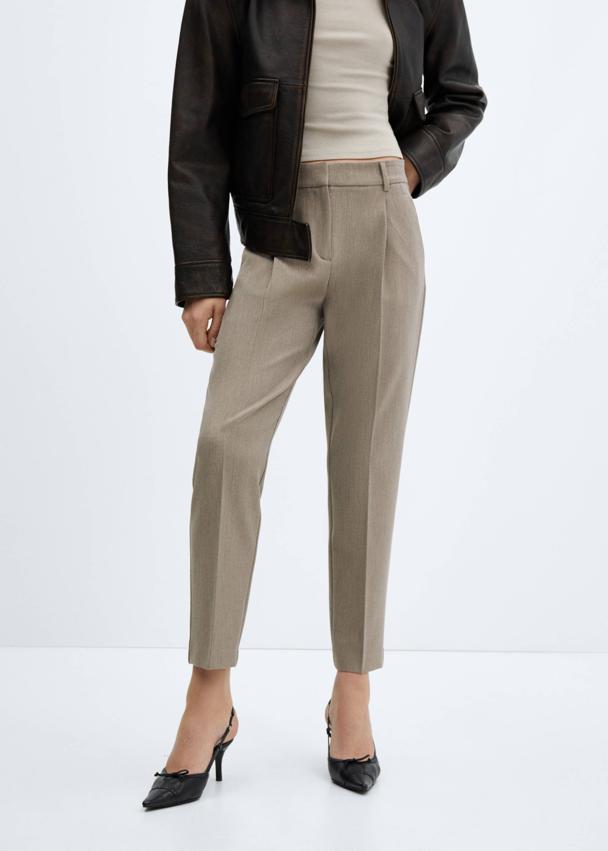 Straight-fit pleated trousers - Medium plane