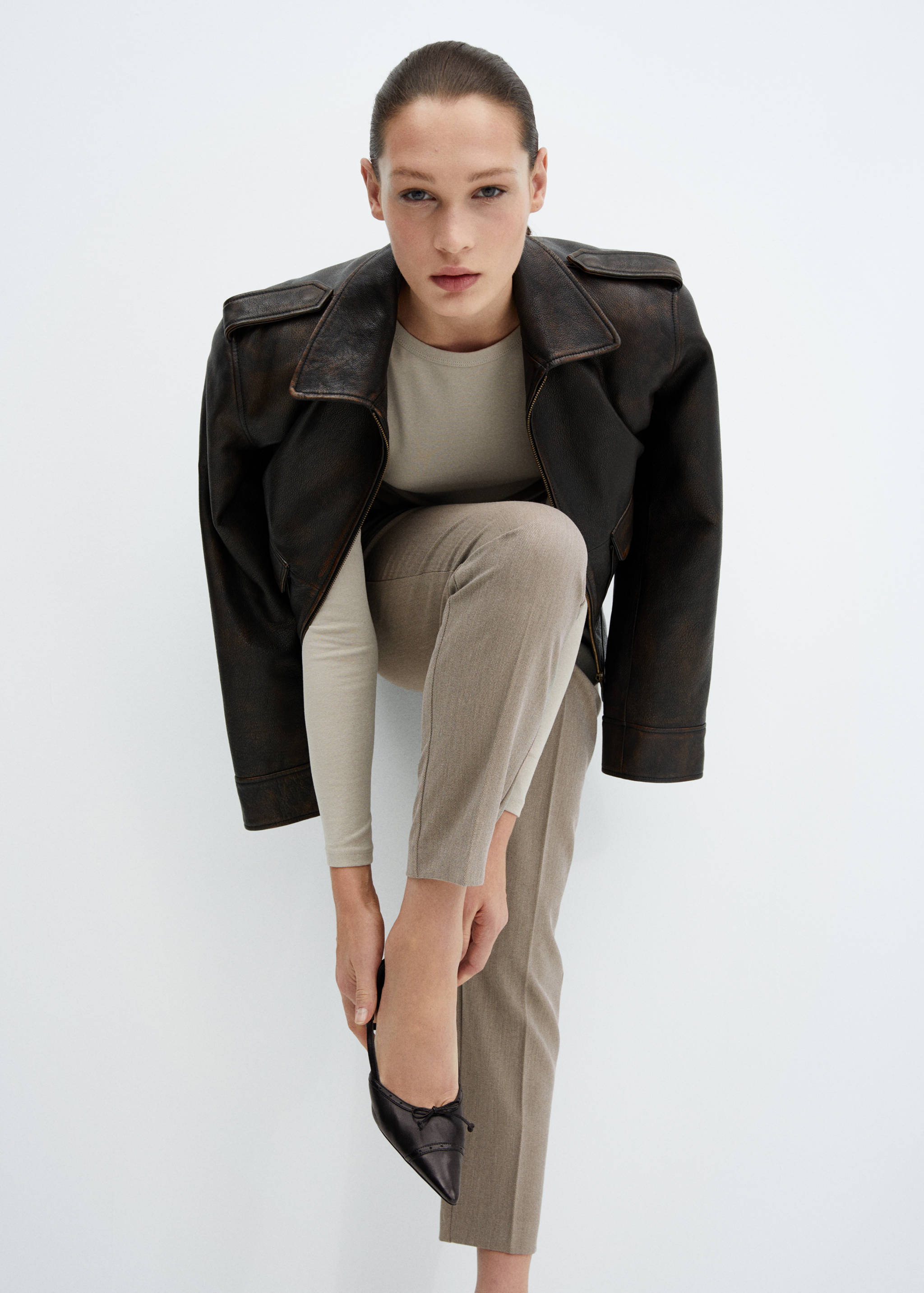 Straight-fit pleated trousers - Details of the article 2