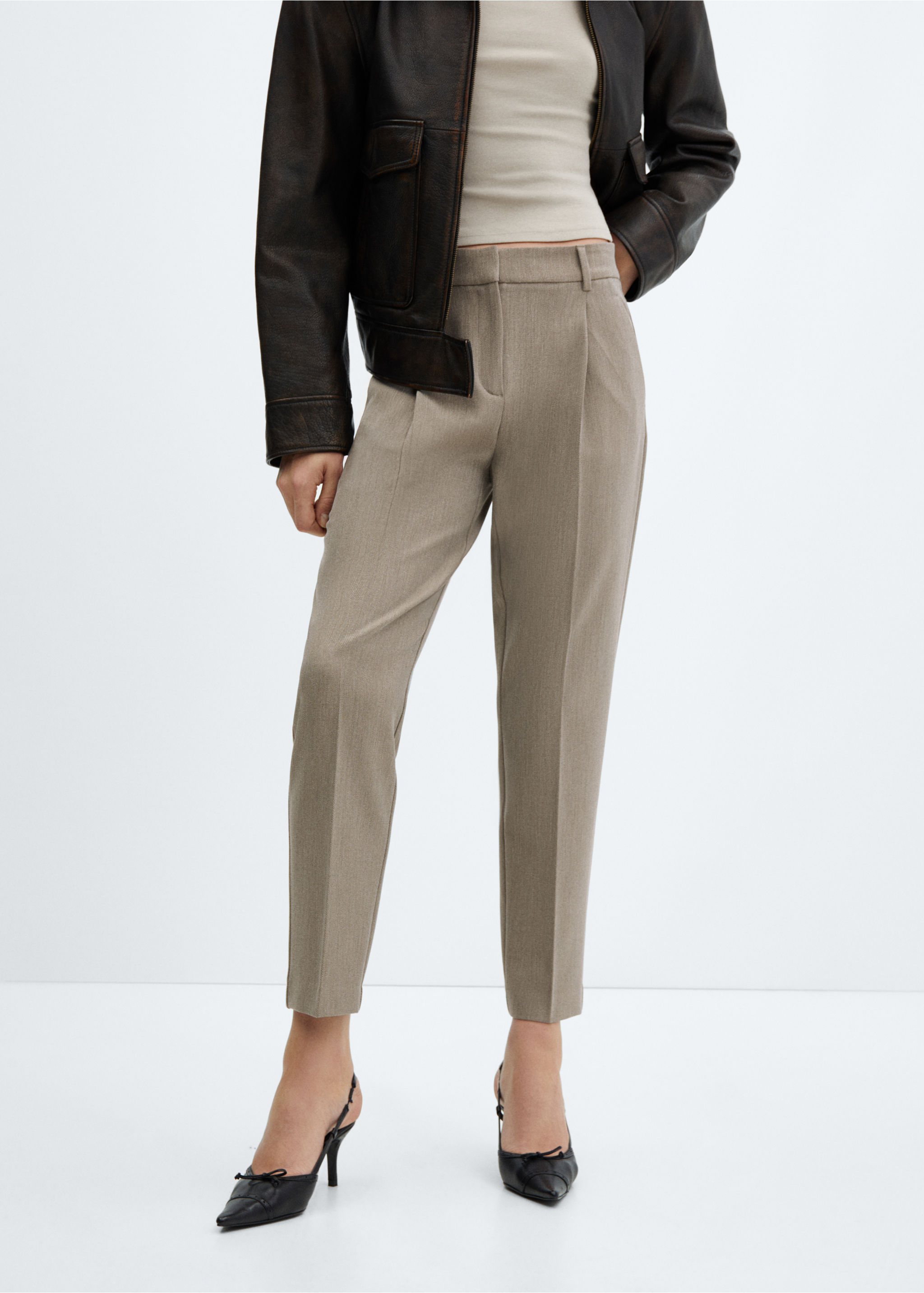 Pantalón recto pinzas - Plano medio