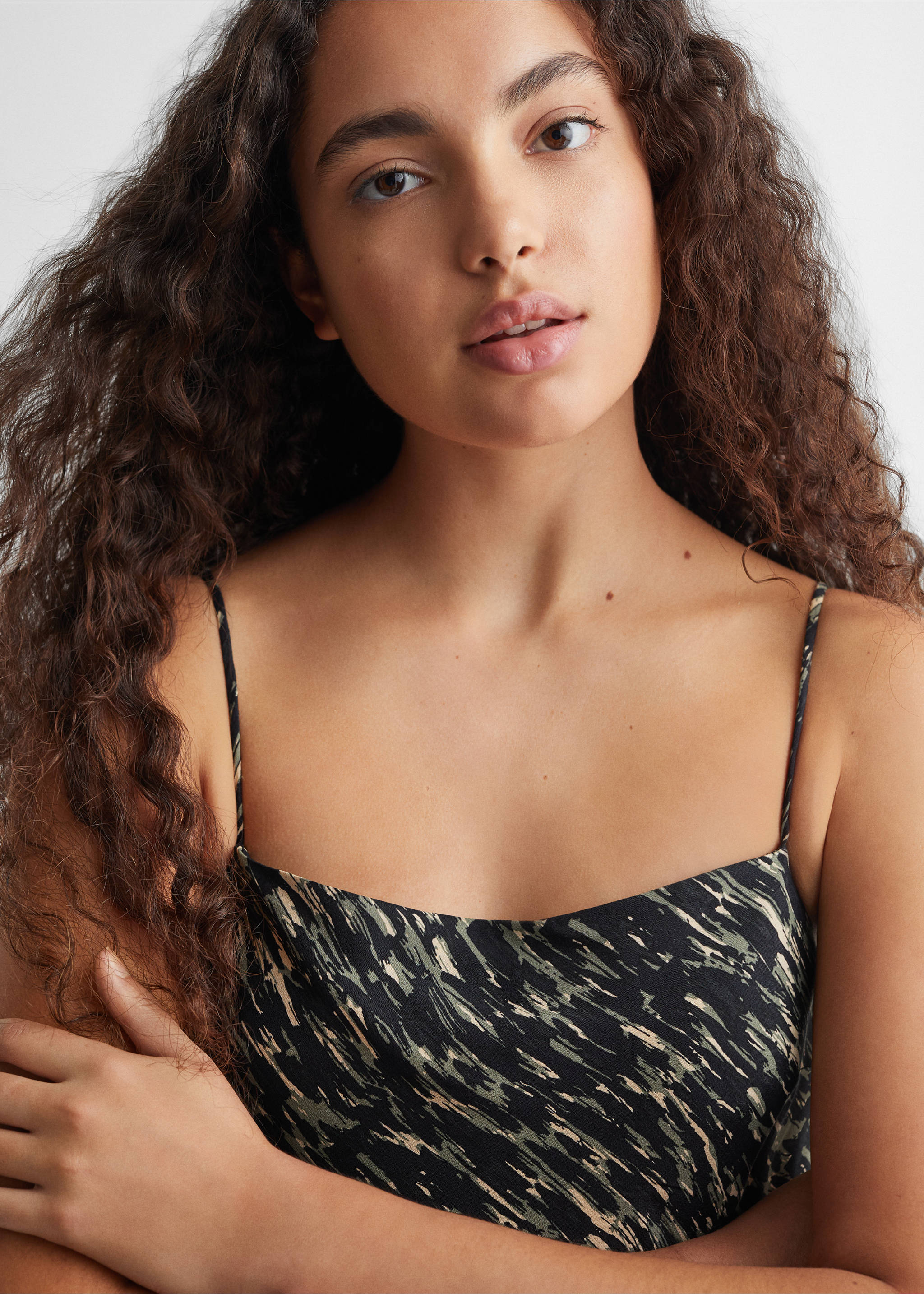 Midi printed dress - Details of the article 1, Black. Ref: 67072915-00.