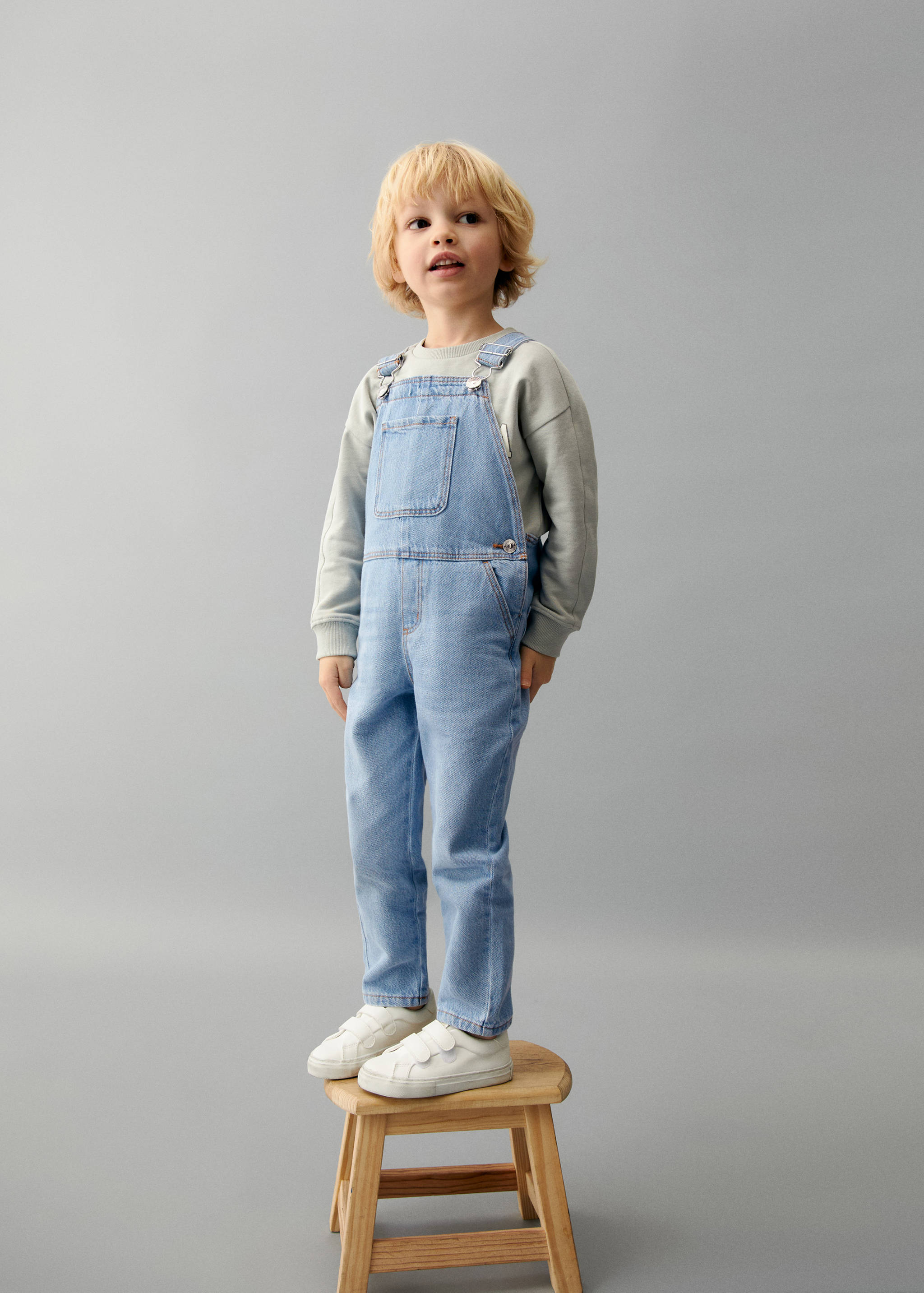 Long denim dungarees - General plane