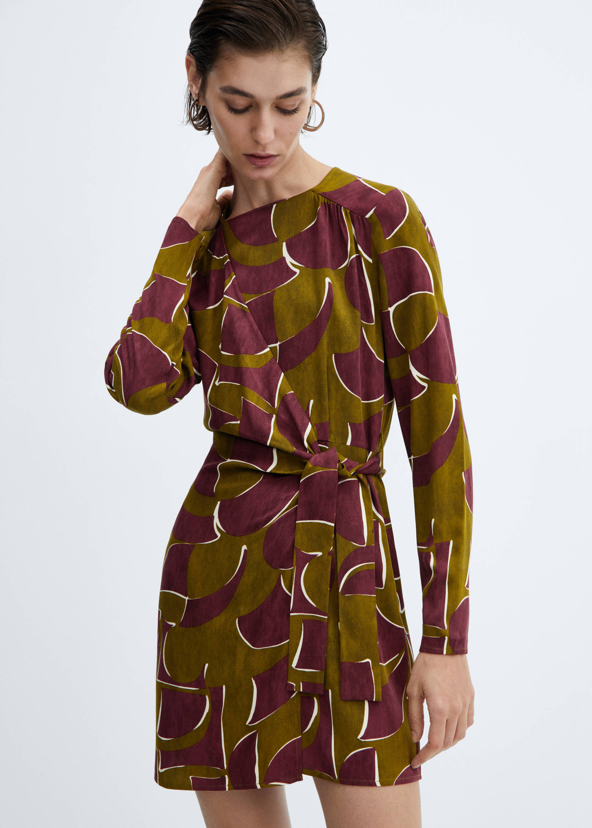 Vestido cruzado nudo - Plano medio
