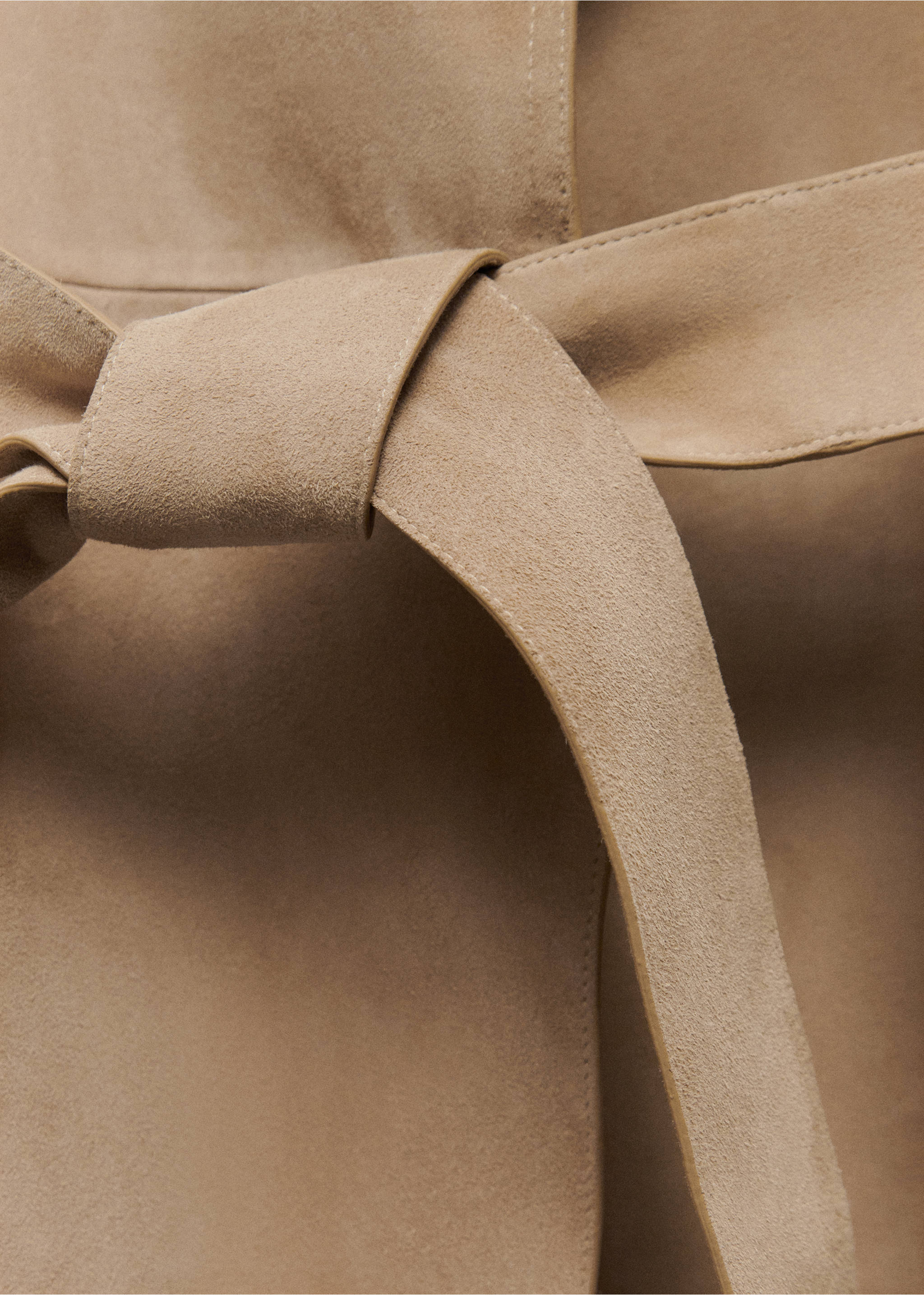 100% suede trench coat - Details of the article 8, Ice Grey. Ref: 67074035-00.