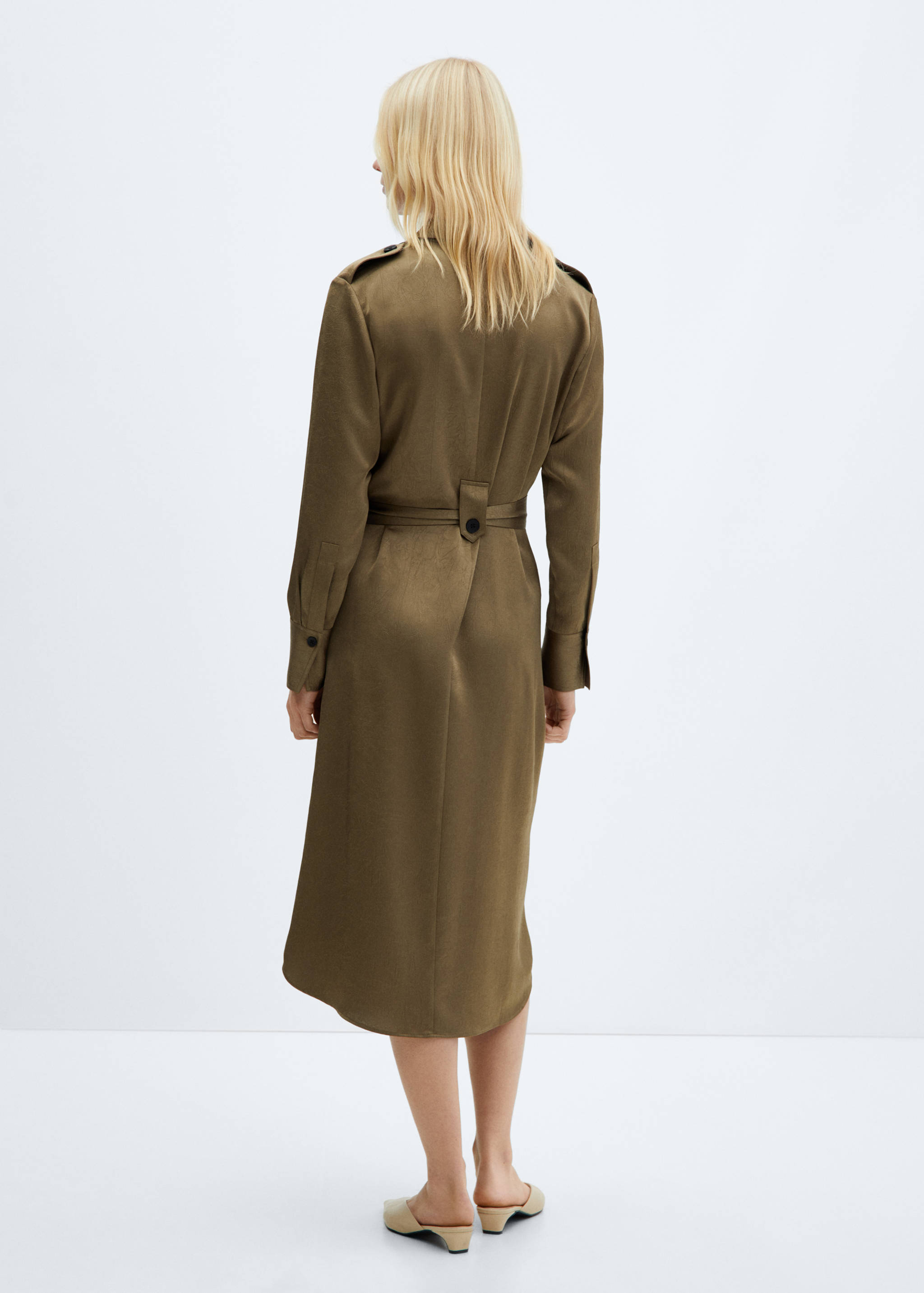 Robe chemisier satinée - Verso de l’article