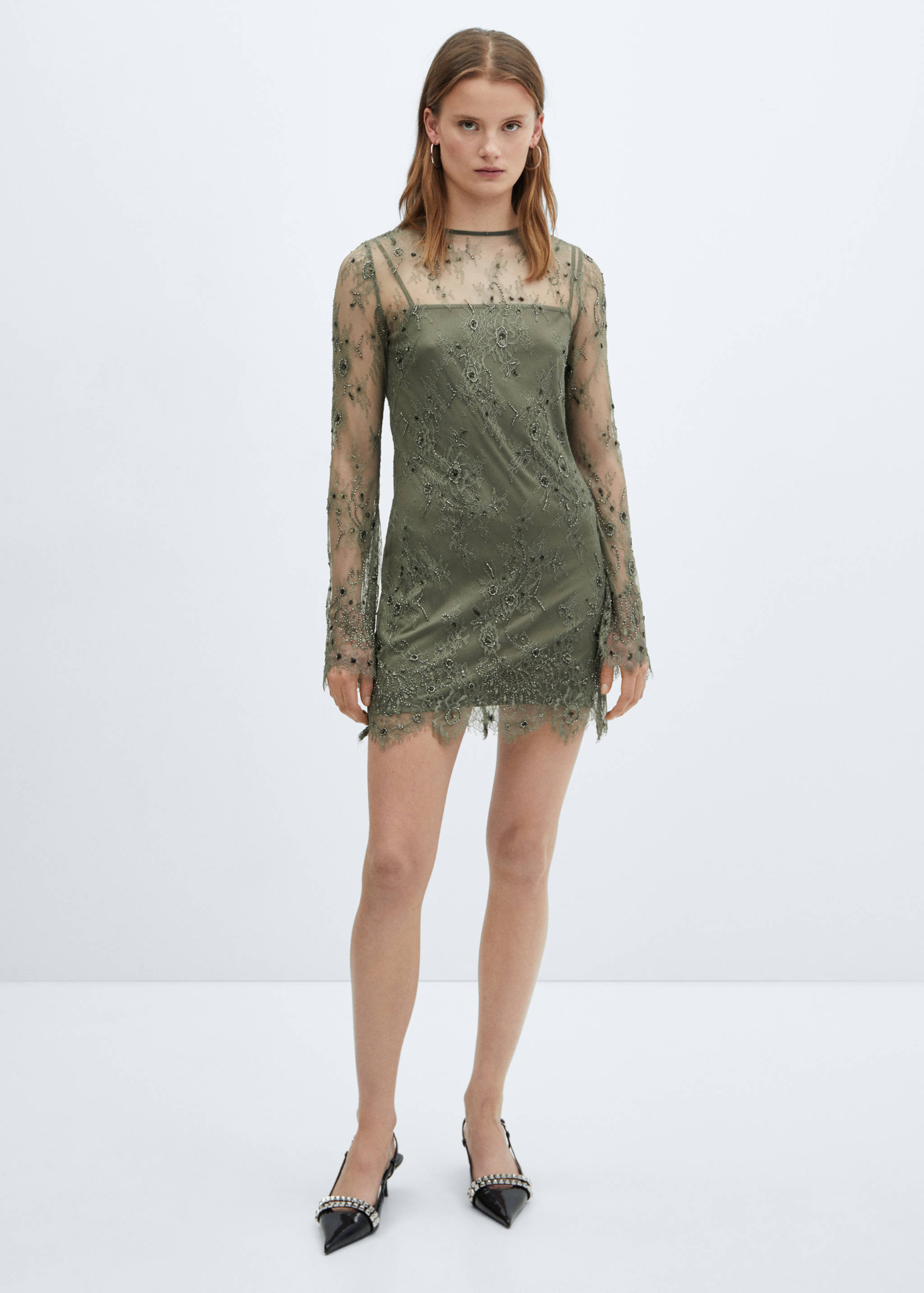 Embroidered lace dress - General plane