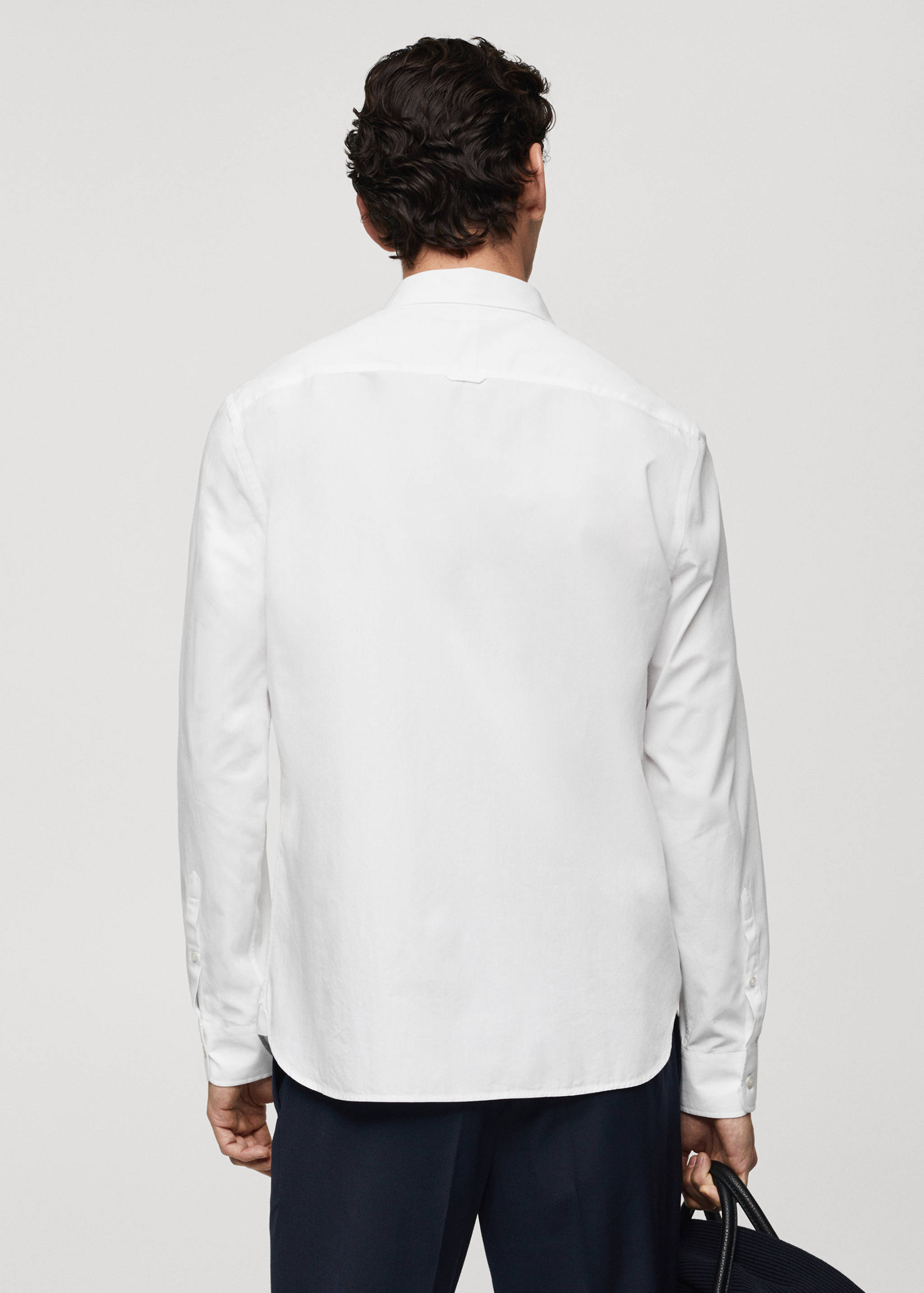 Koszula z popeliny z kieszenią - Tylna strona artykułu