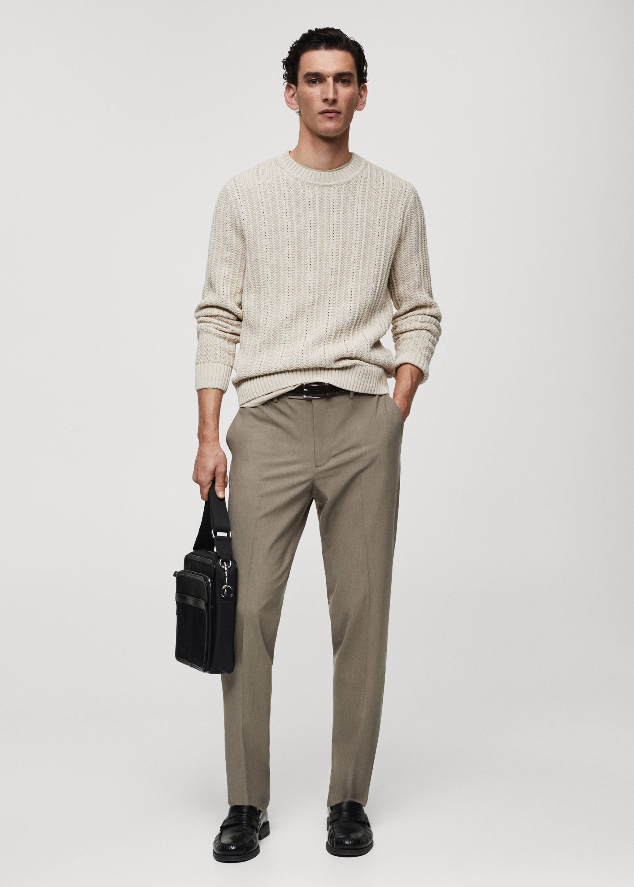 Contrasting knit sweater - General plane