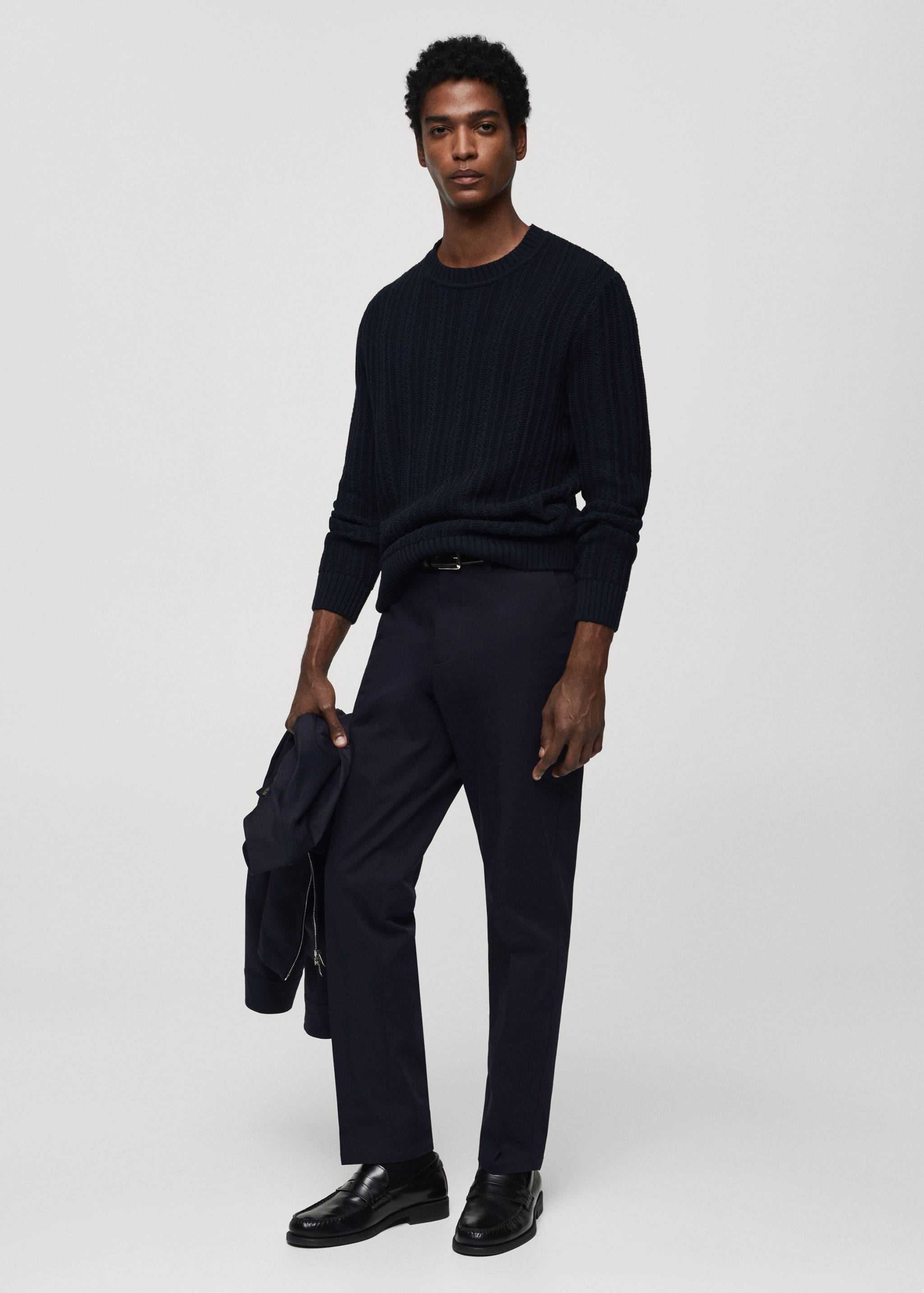 Contrasting knit sweater - General plane