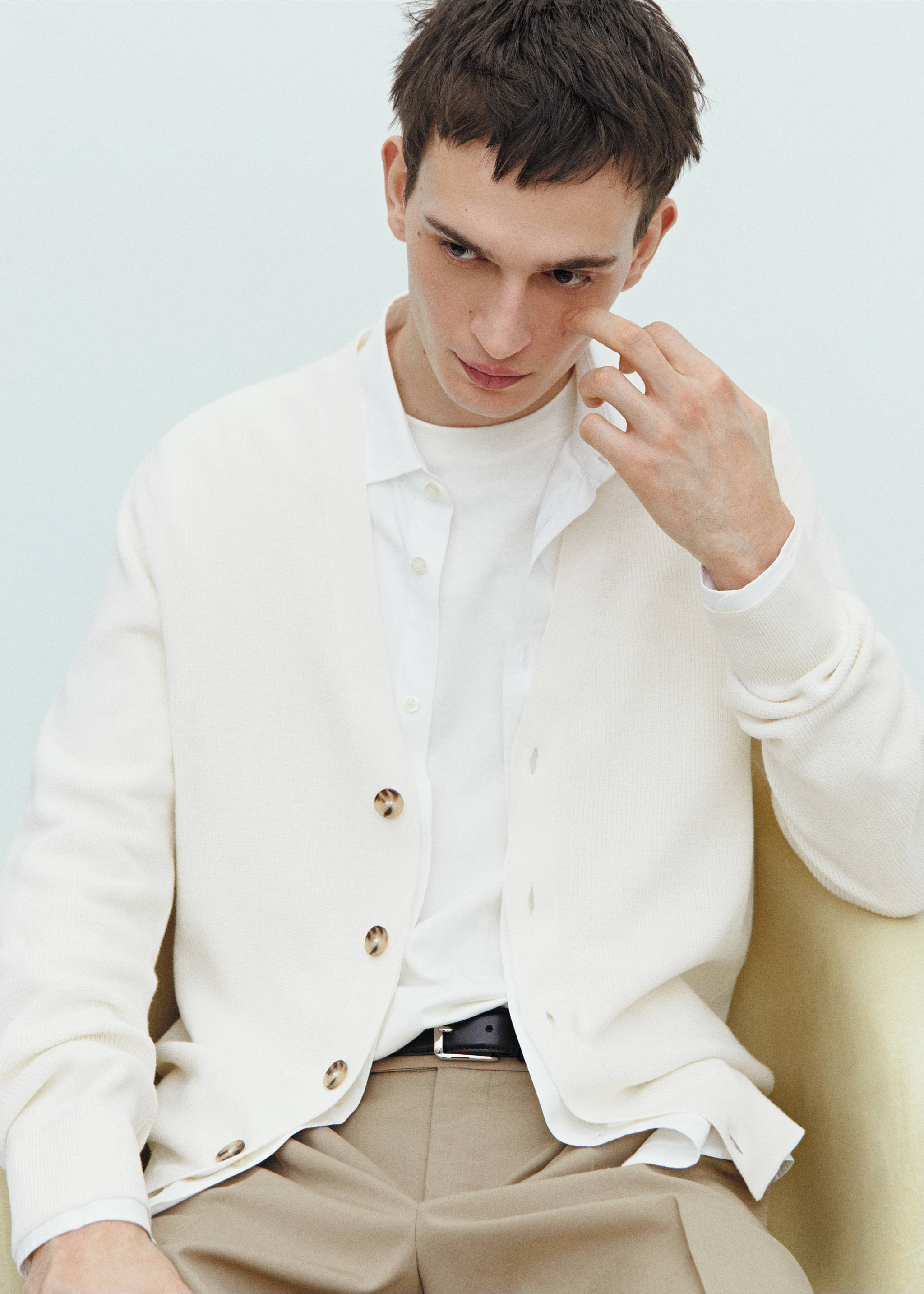 Geknöpfter Cardigan mit Rippstruktur - Detail des Artikels 6, Cremeweiß. Ref: 67074449-00.