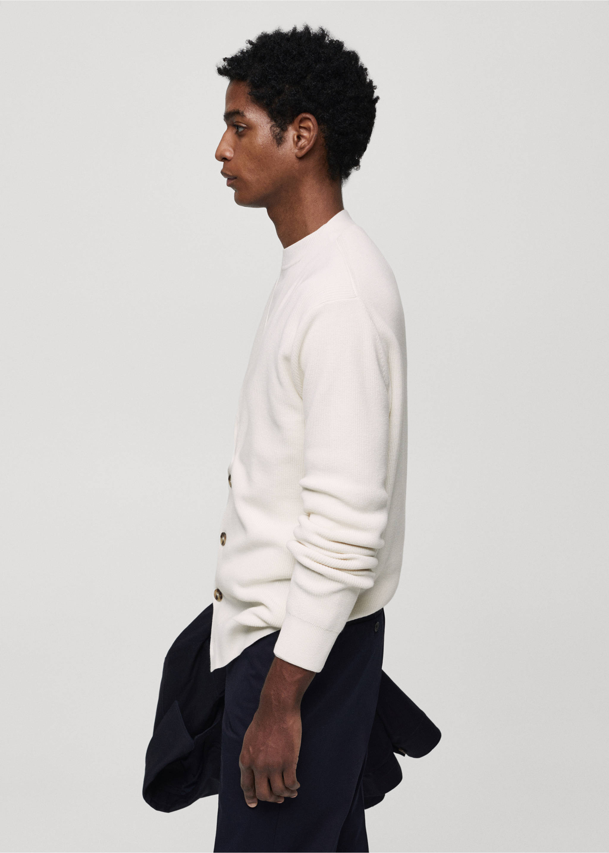Geknöpfter Cardigan mit Rippstruktur - Detail des Artikels 2, Cremeweiß. Ref: 67074449-00.