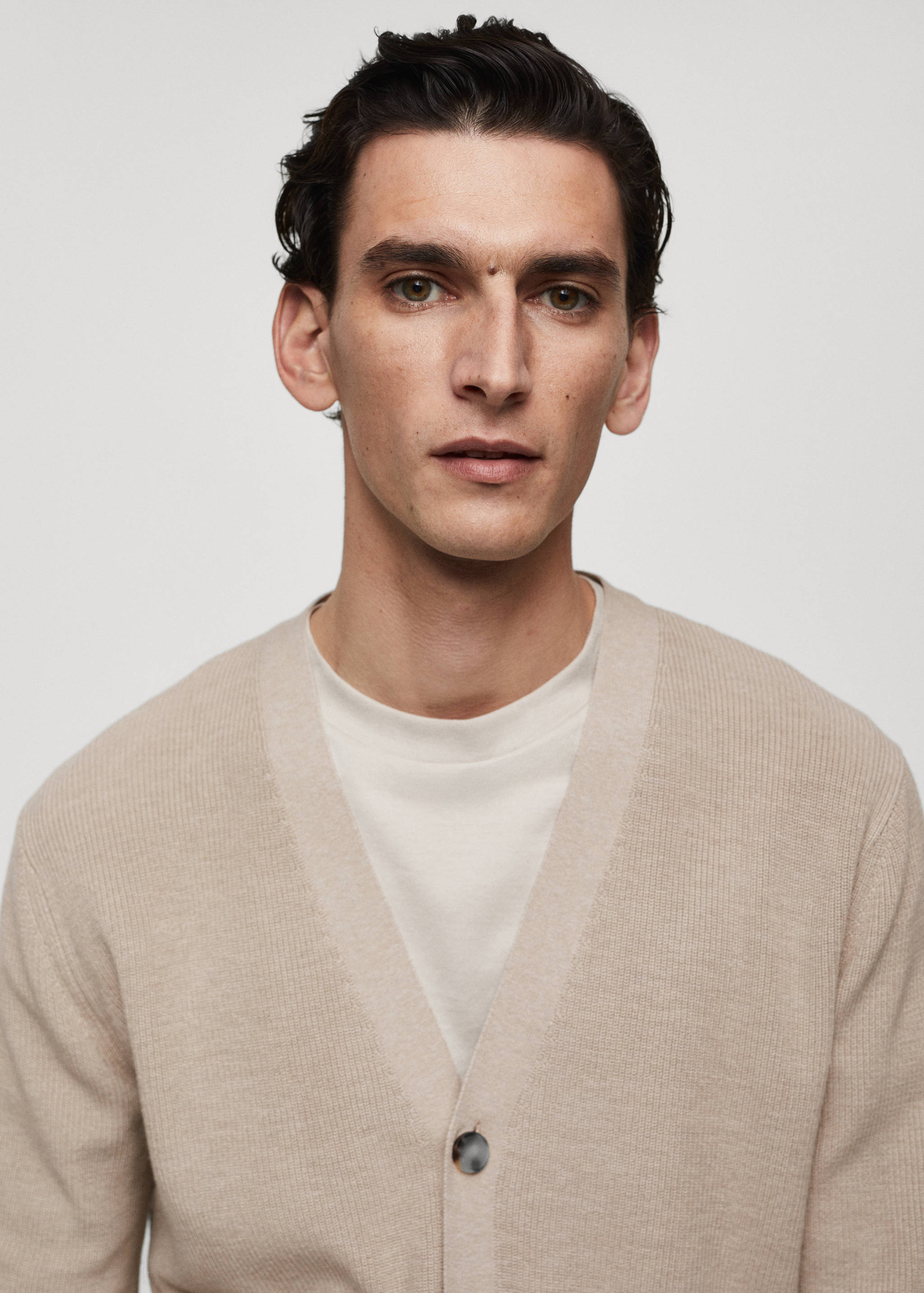 Buttoned ribbed cardigan - Details of the article 1