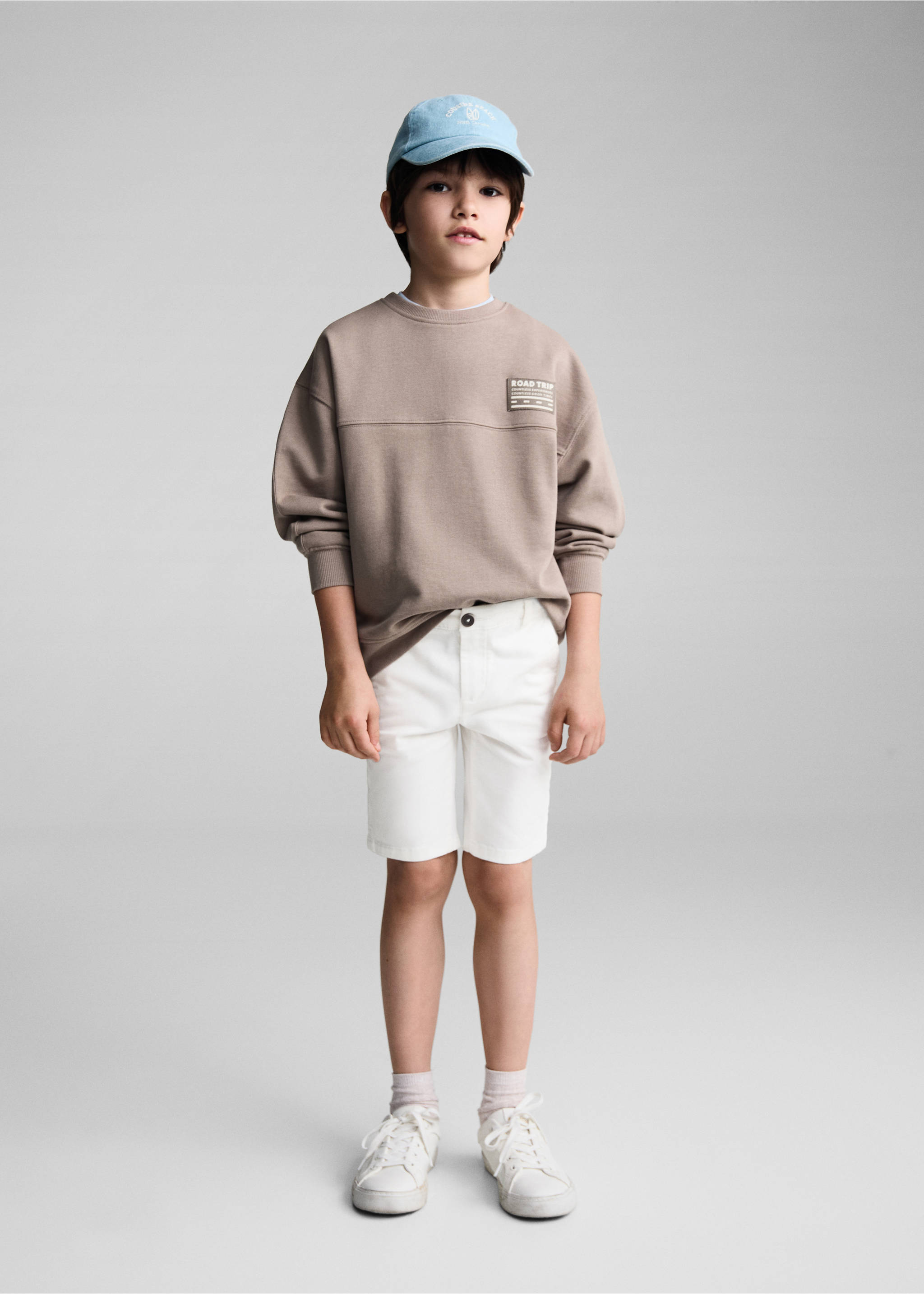 Slim-Fit-Bermudashorts im Chino-Stil aus Baumwolle - Allgemeine Ansicht, Weiß. Ref: 67075140-00.