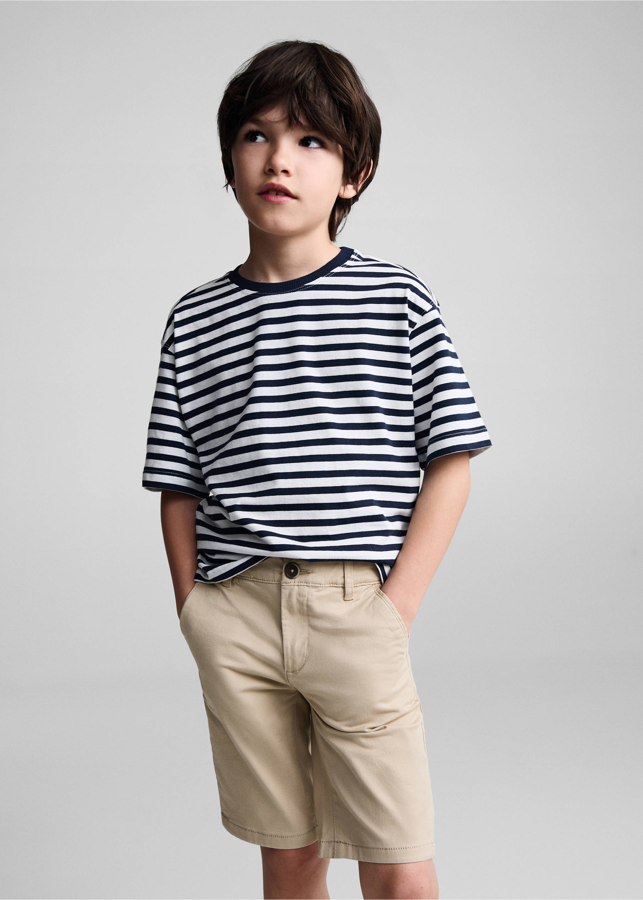 Slim-Fit-Bermudashorts im Chino-Stil aus Baumwolle - Mittlere Ansicht, Beige. Ref: 67075140-00.