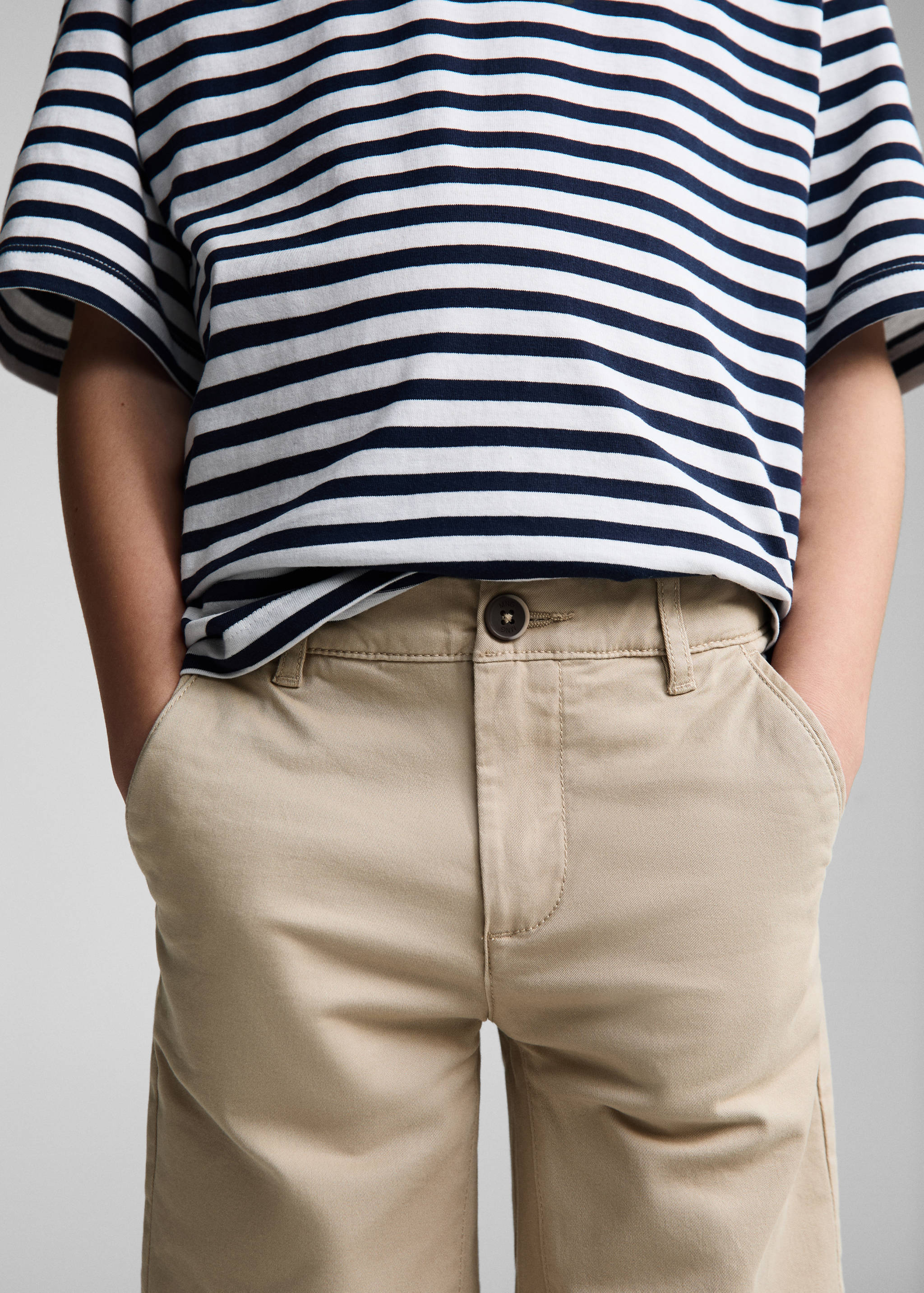 Slim-Fit-Bermudashorts im Chino-Stil aus Baumwolle - Detail des Artikels 6