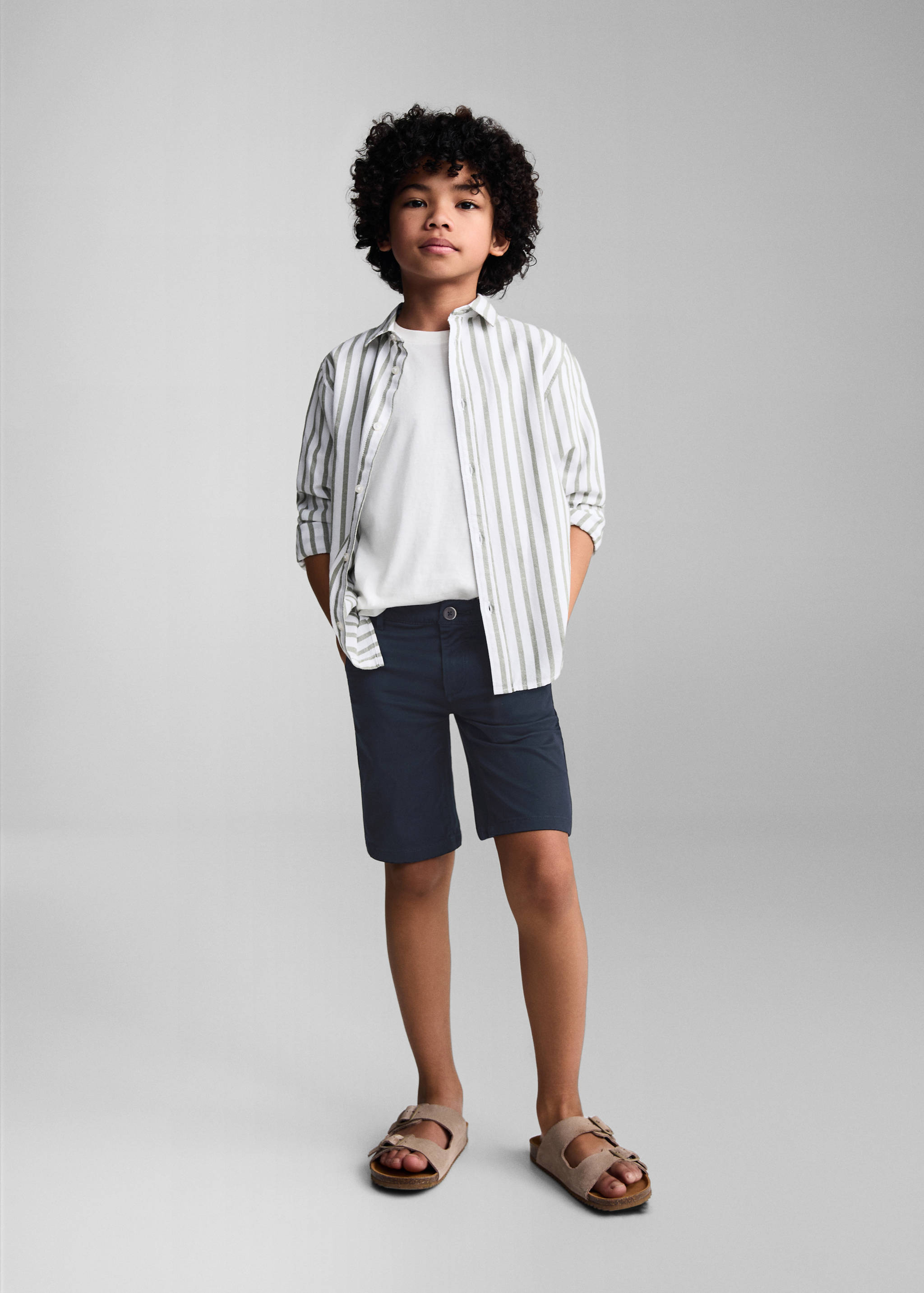 Slim-Fit-Bermudashorts im Chino-Stil aus Baumwolle - Allgemeine Ansicht